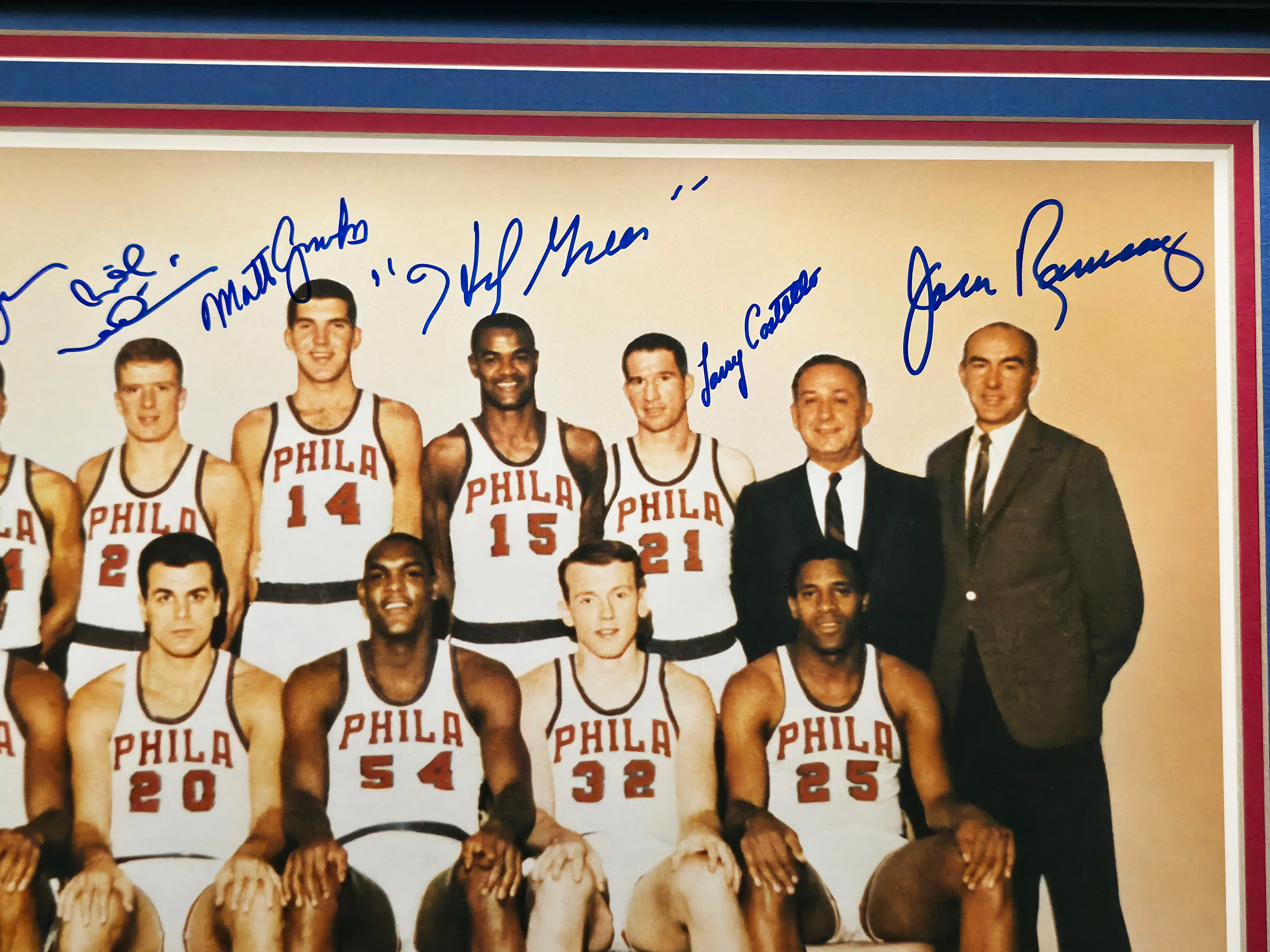 1967 Philadelphia 76ers Team Autographed Framed 16x20 Photo With 12 Signatures Including Wilt Chamberlain Beckett BAS #AE31376 - Image 5
