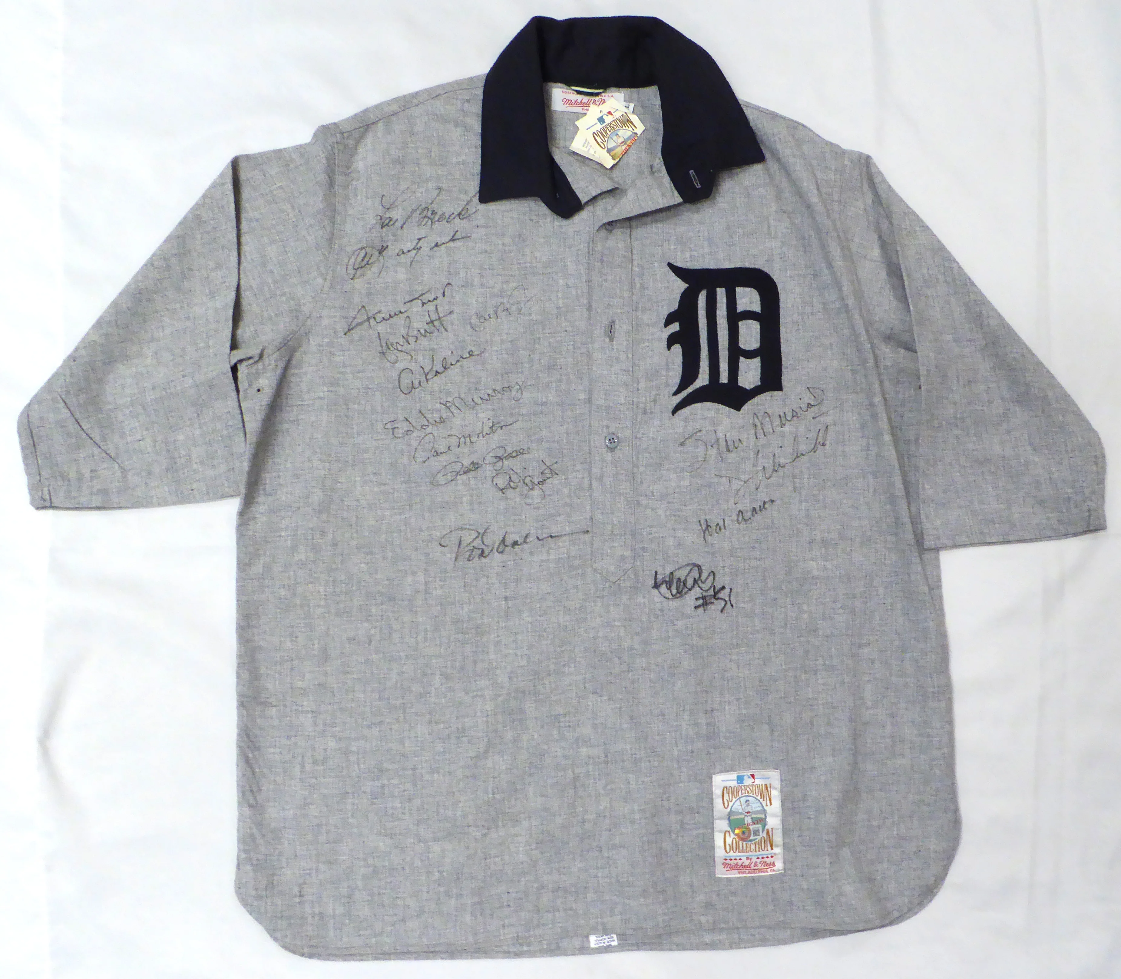 3000 Hit Club Autographed Jersey With 15 Signatures Including Aaron, Mays, Ichiro & Rose Beckett BAS #AD43551 - Image 2