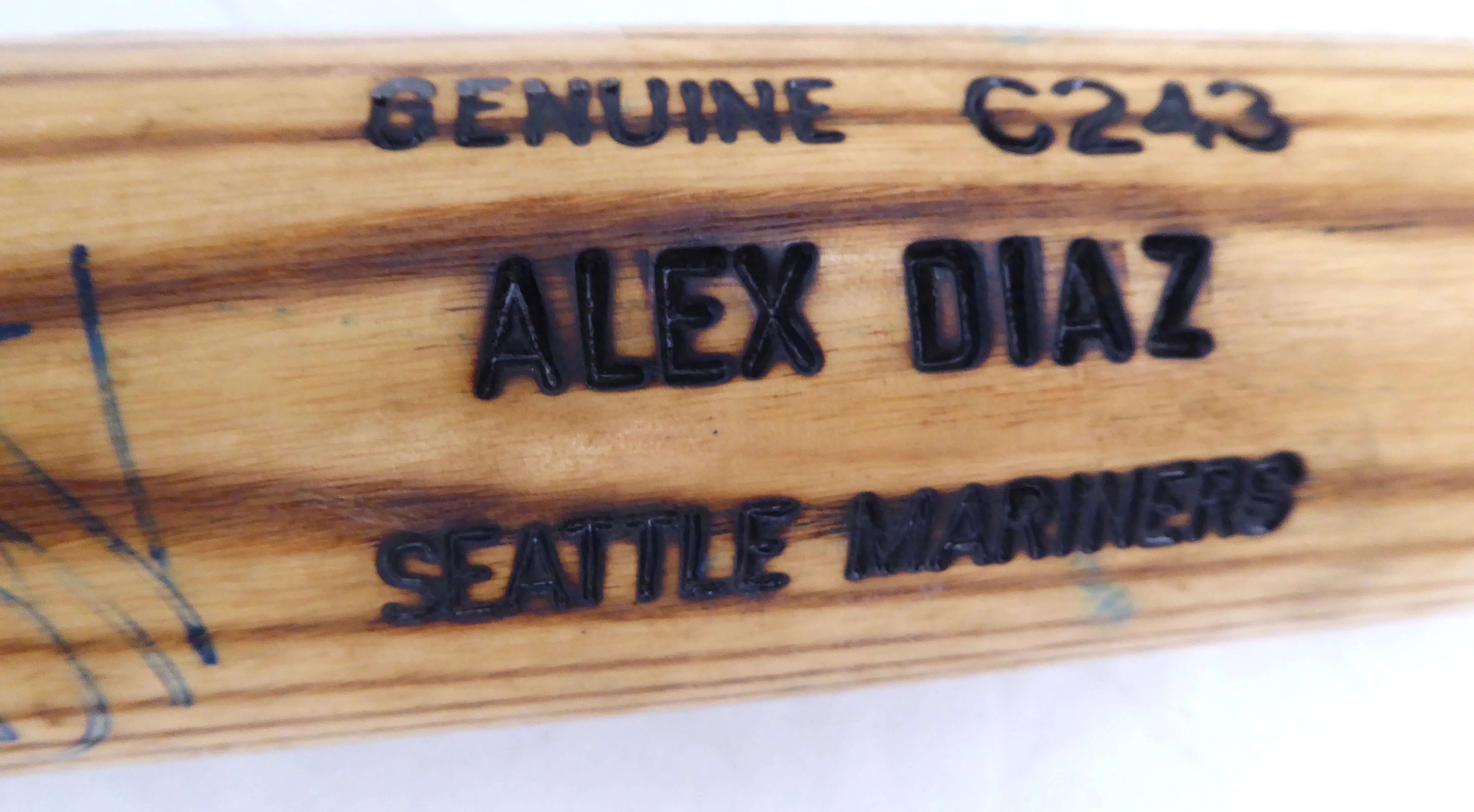 Alex Diaz Autographed Blonde Louisville Slugger 1995 Game Used Bat Seattle Mariners Cracked SKU #214047 - Image 3