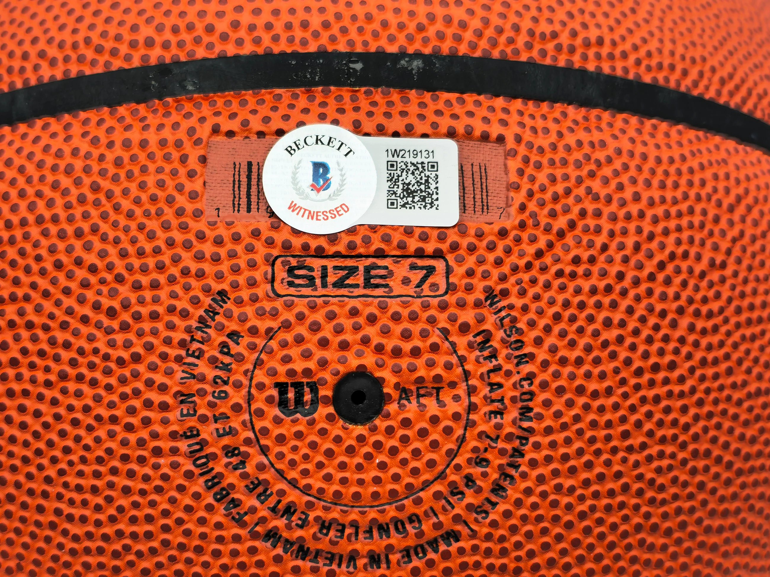 Allen Iverson Autographed Signature Series Indoor/Outdoor Basketball Philadelphia 76ers Beckett BAS Witness Stock #232869 - Image 4