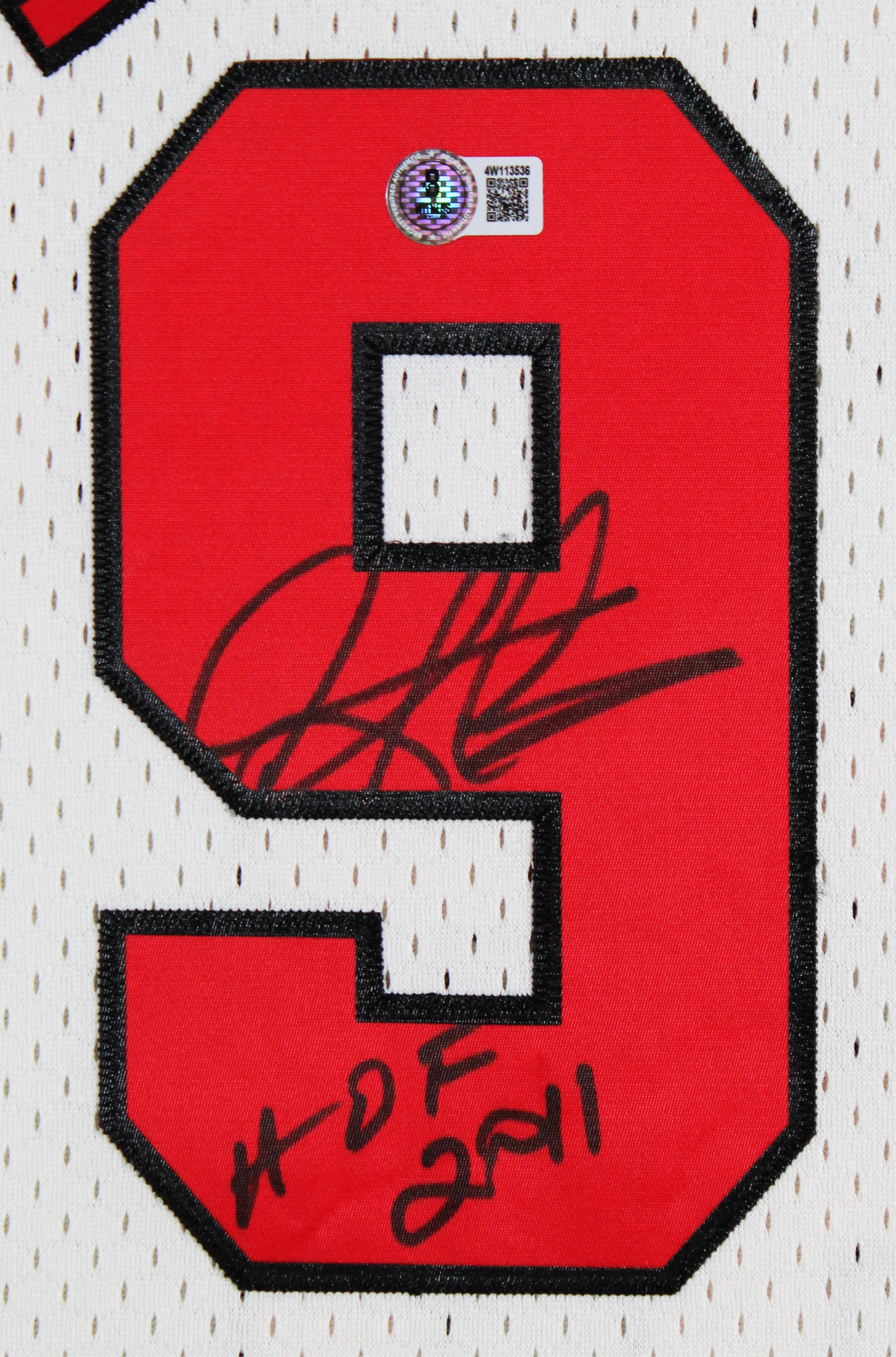 Bulls Dennis Rodman "HOF 2011" Signed Cream M&N HWC Swingman Framed Jersey BAS W - Image 3