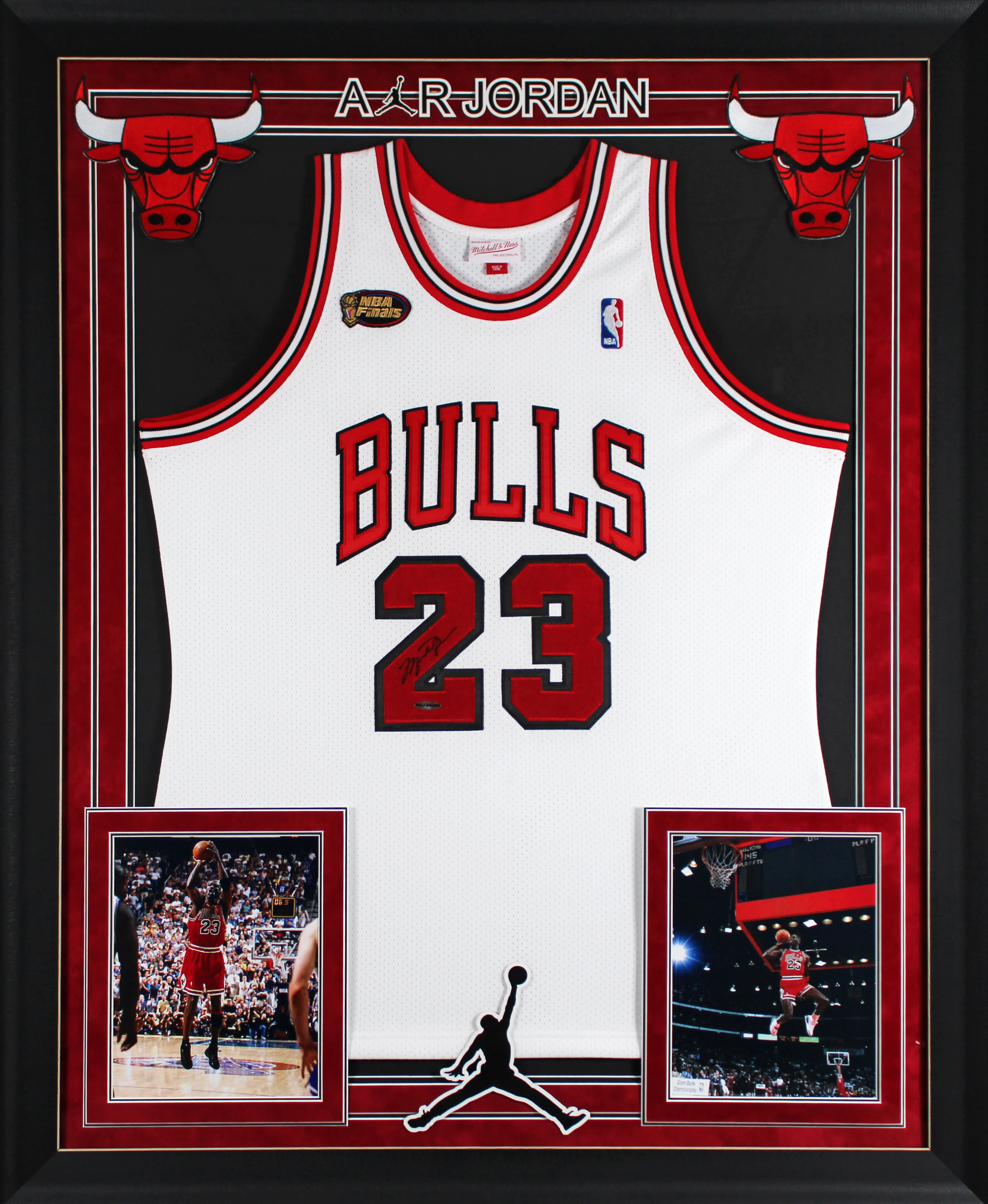 Bulls Michael Jordan Signed 97-98 White Nike HWC Authentic Framed Jersey UDA - Image 2
