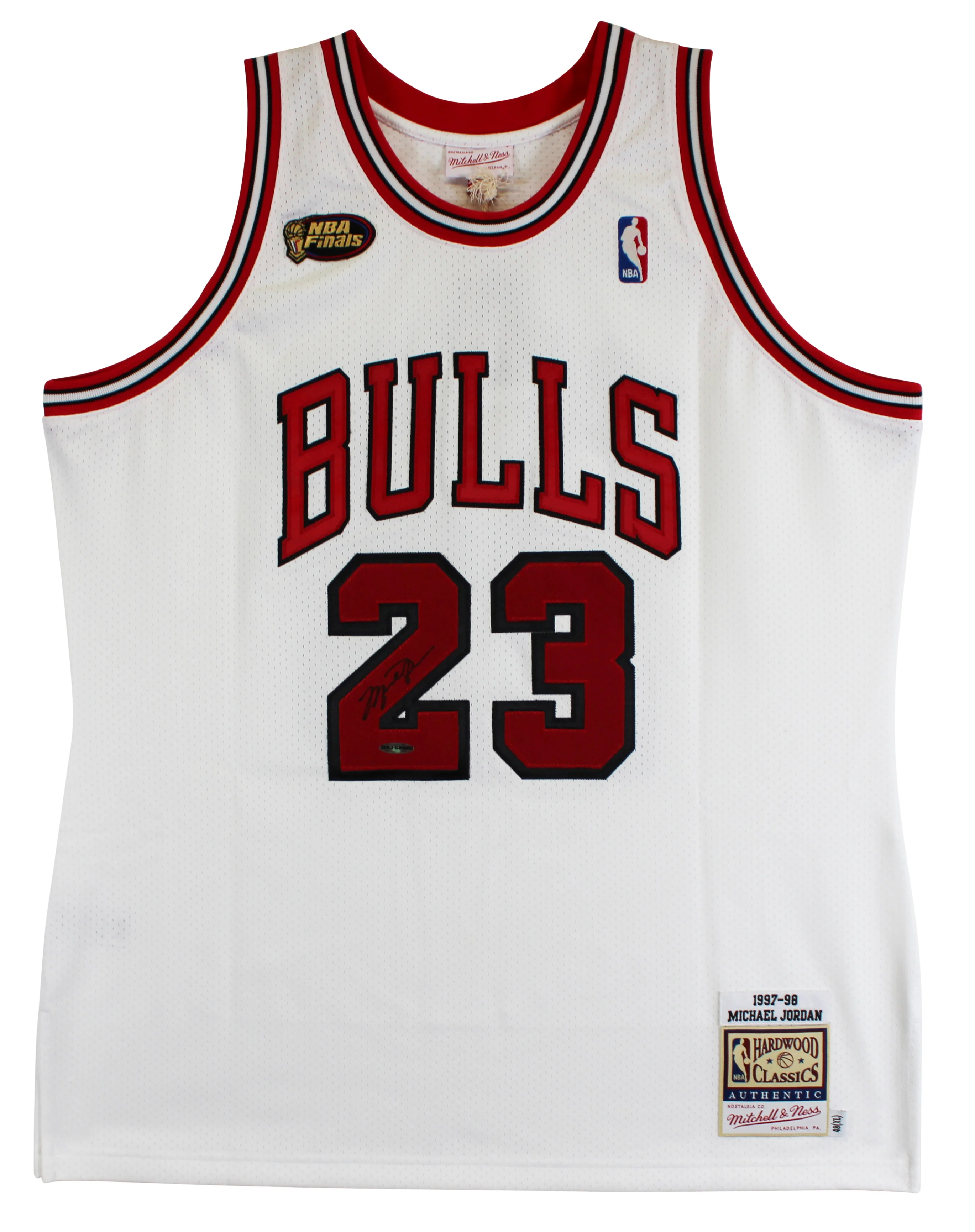 Bulls Michael Jordan Signed 97-98 White Nike HWC Authentic Framed Jersey UDA - Image 4