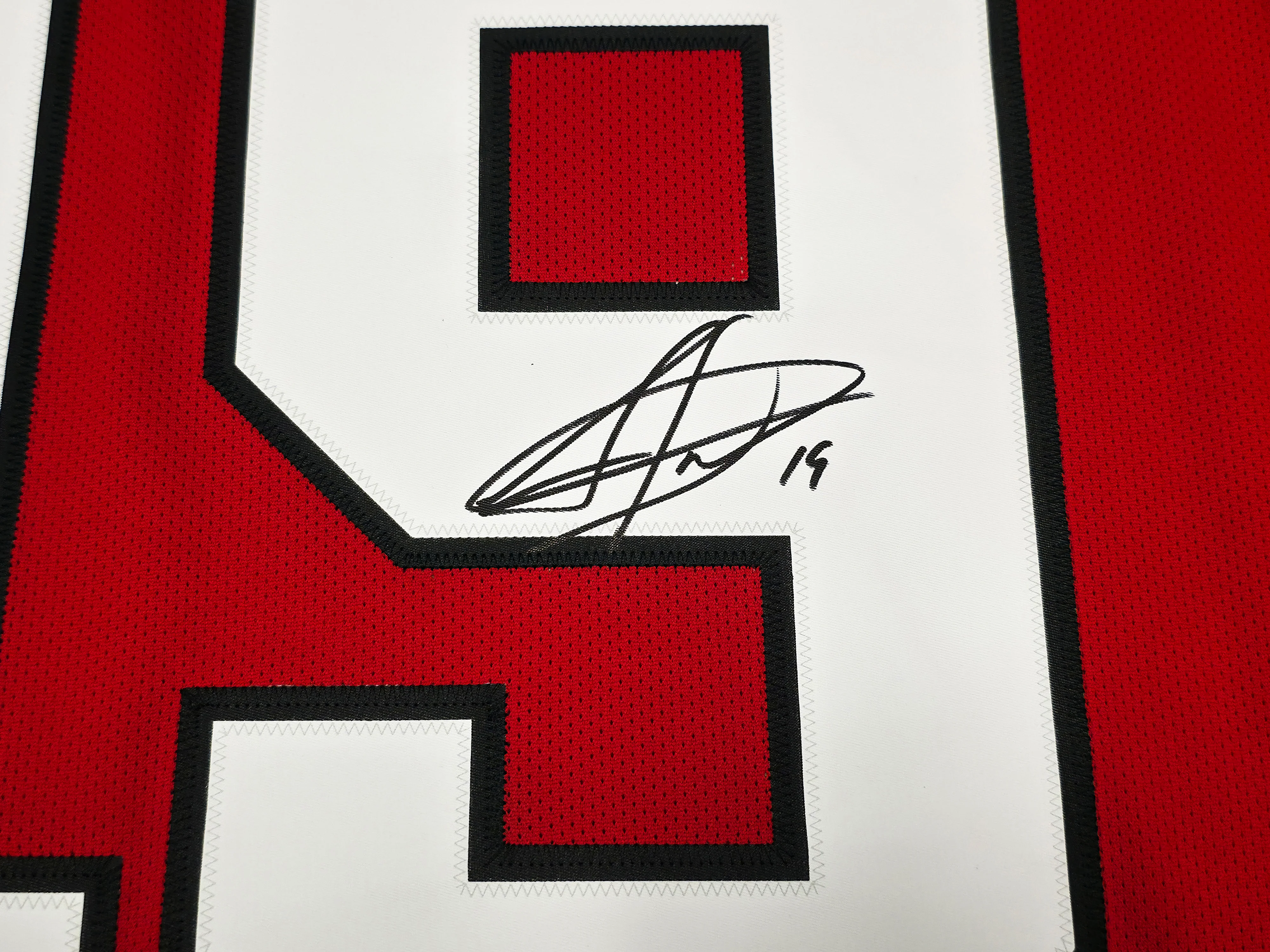 Chicago Blackhawks Jonathan Toews Autographed Red Reebok Premier Jersey Size XL Beckett BAS Witness Stock #250189 - Image 3
