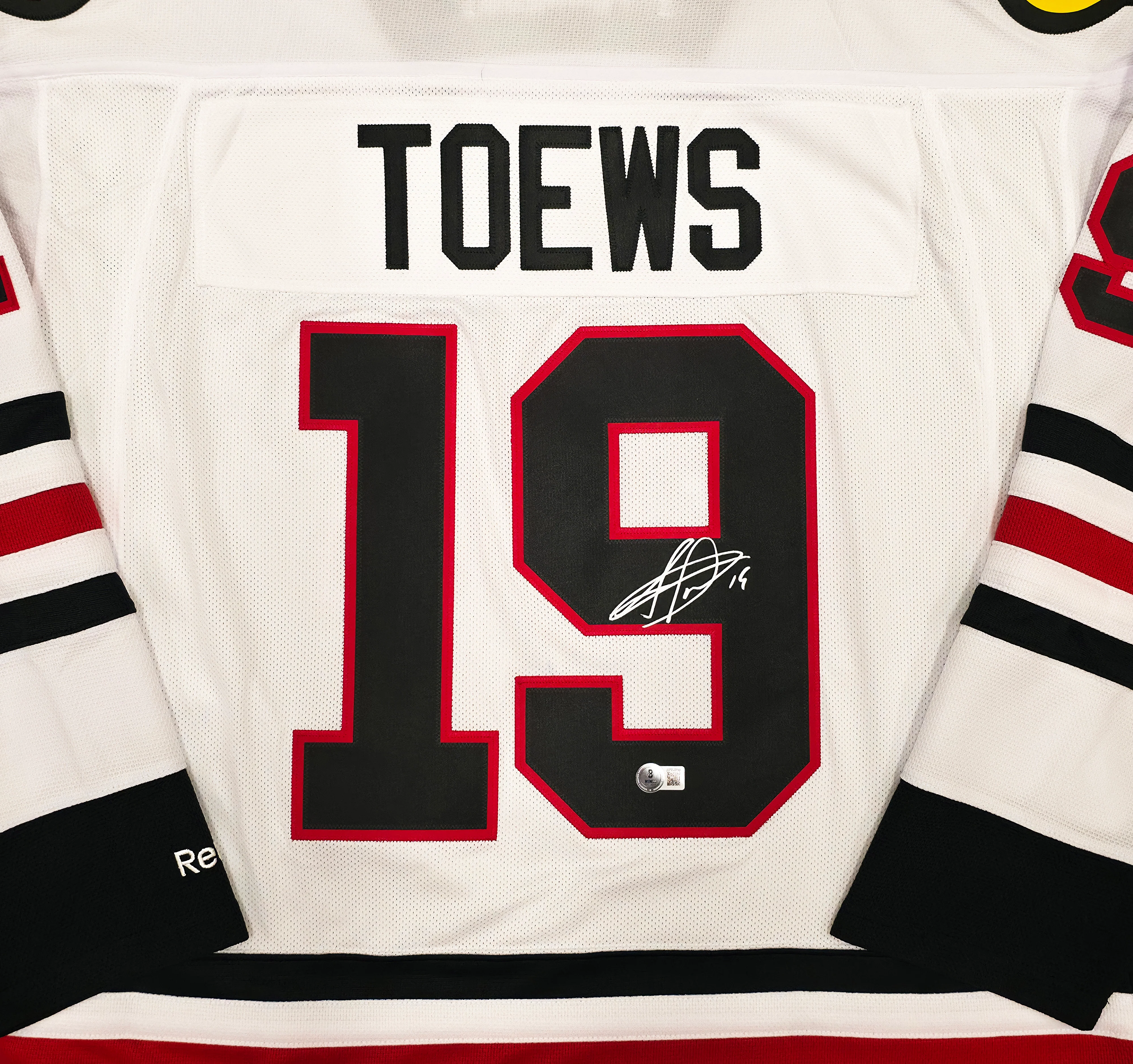 Chicago Blackhawks Jonathan Toews Autographed White Reebok Premier Jersey Size L Beckett BAS Witness Stock #250187 - Image 2