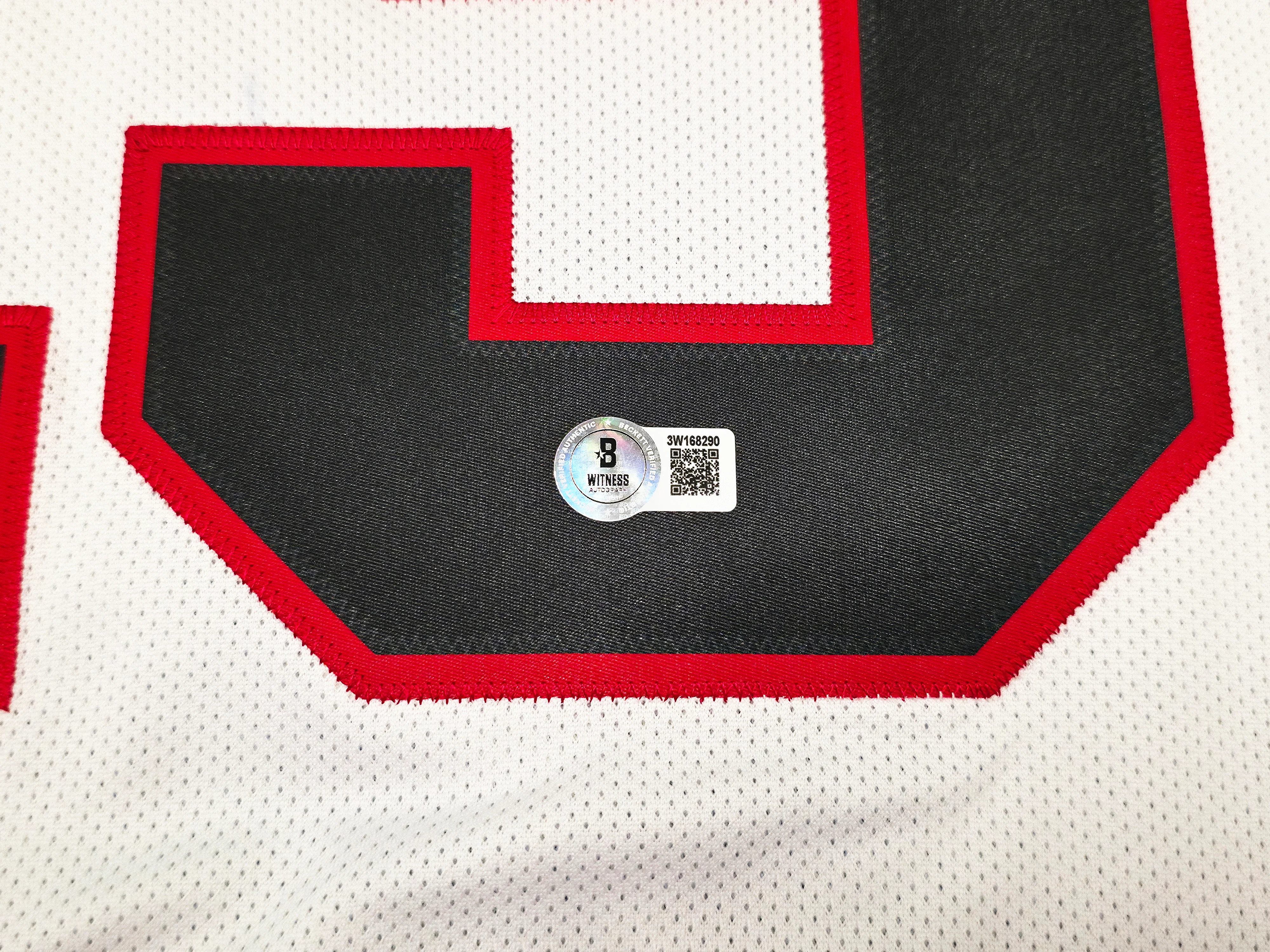 Chicago Blackhawks Jonathan Toews Autographed White Reebok Premier Jersey Size L Beckett BAS Witness Stock #250187 - Image 4