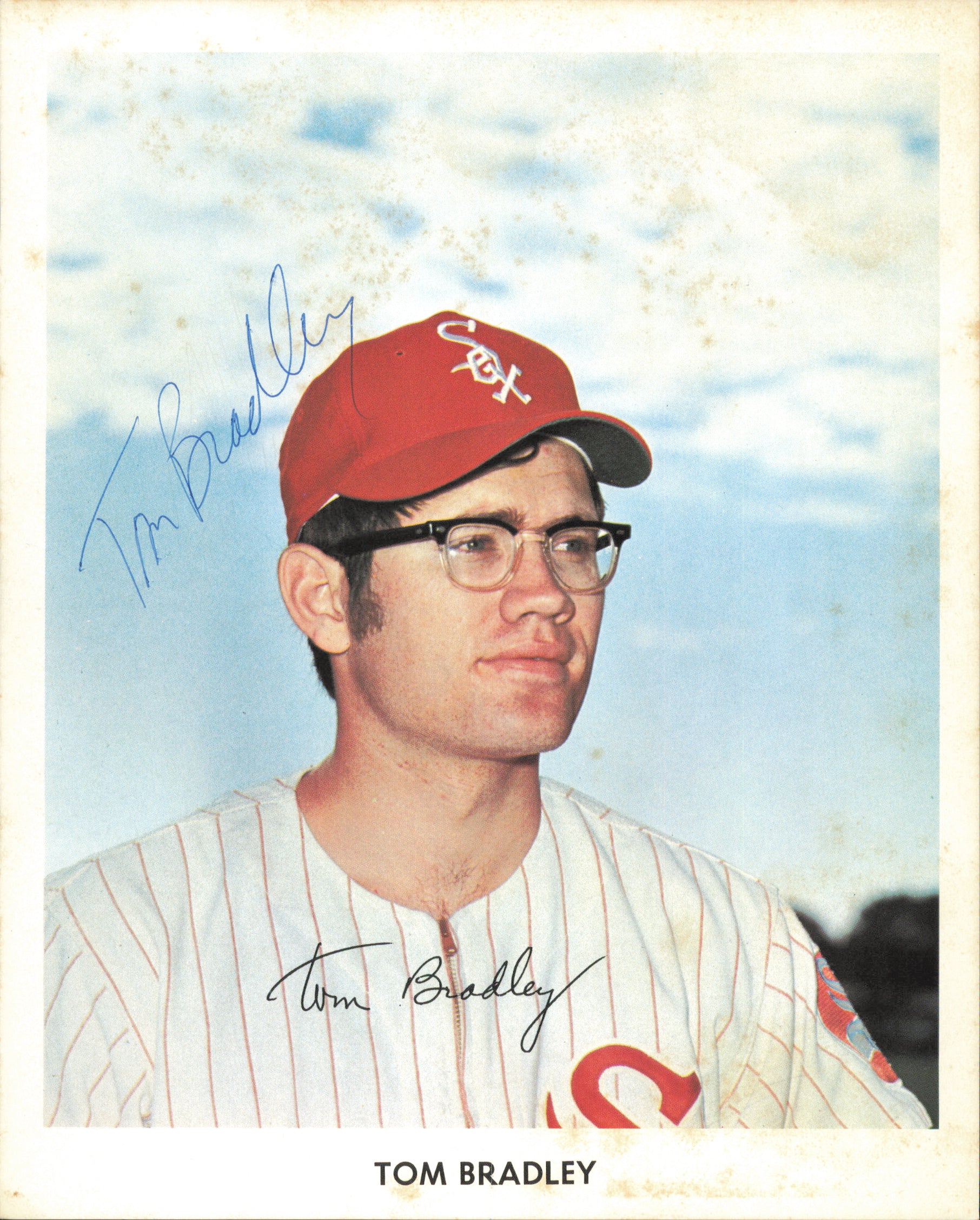 Chicago White Sox Autographed 17 Count Lot of 8x10 Team Issued Photos SKU #236199 - Image 5