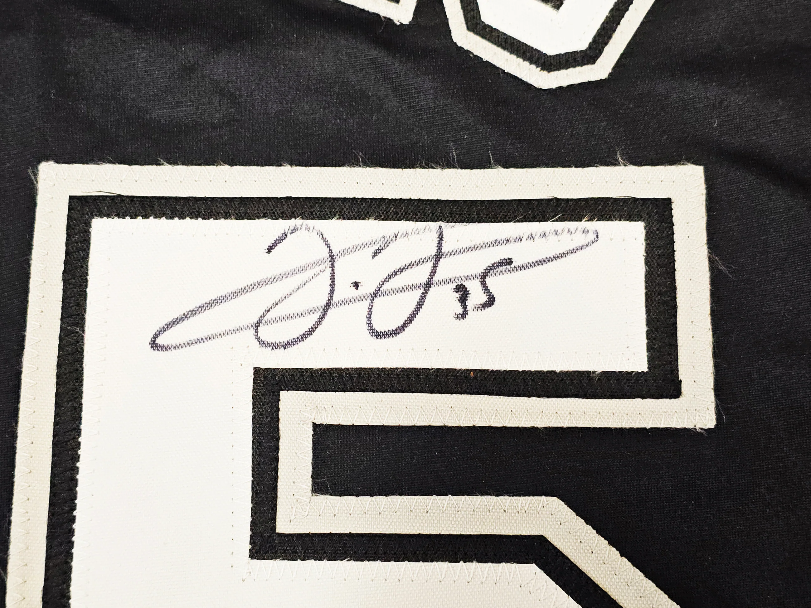 Chicago White Sox Frank Thomas Autographed Black Jersey Beckett BAS Stock #179029 - Image 4