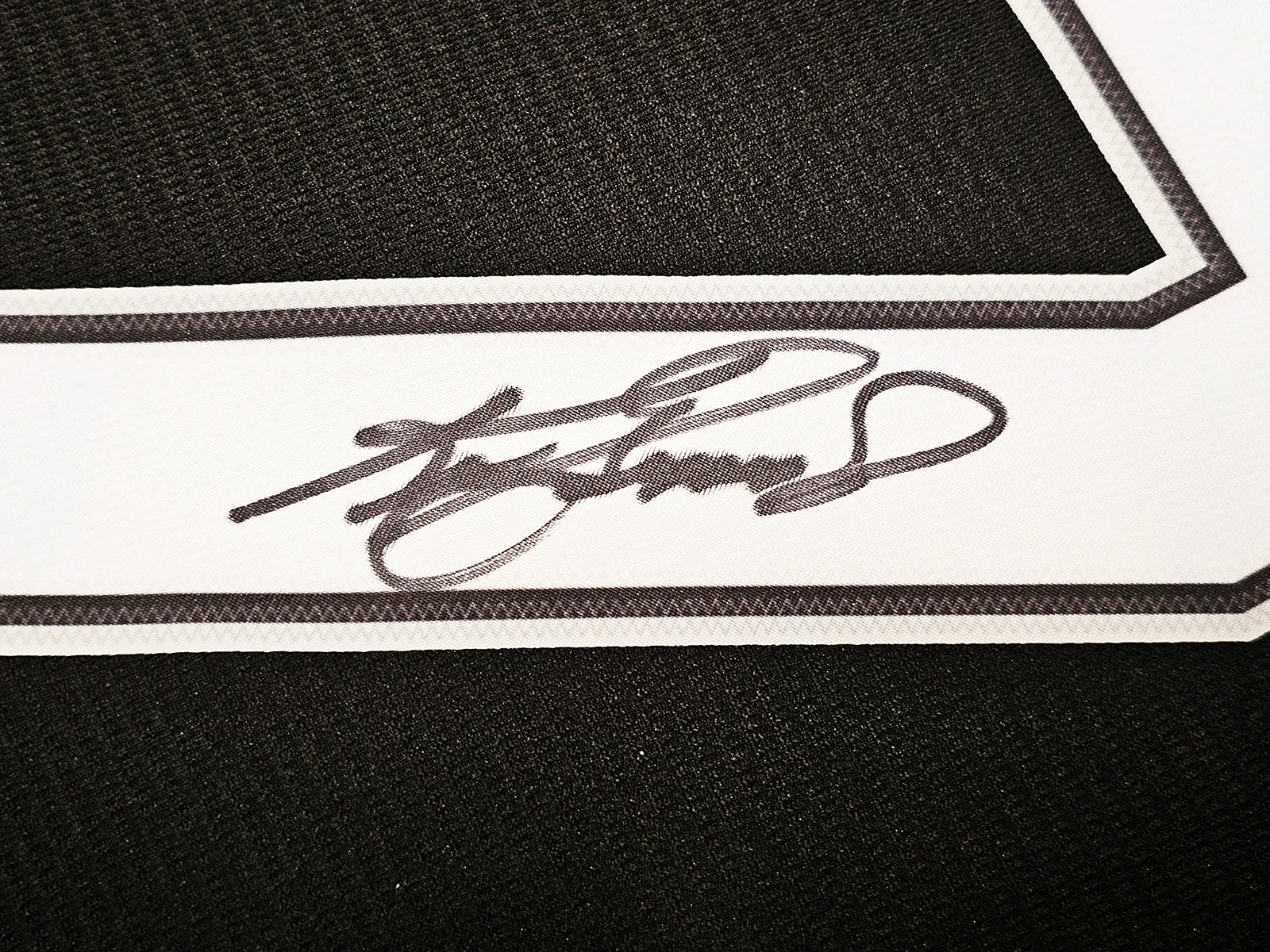 Chicago White Sox Ken Griffey Jr. Autographed Black Nike Jersey Size L Beckett BAS Witness Stock #212473 - Image 4