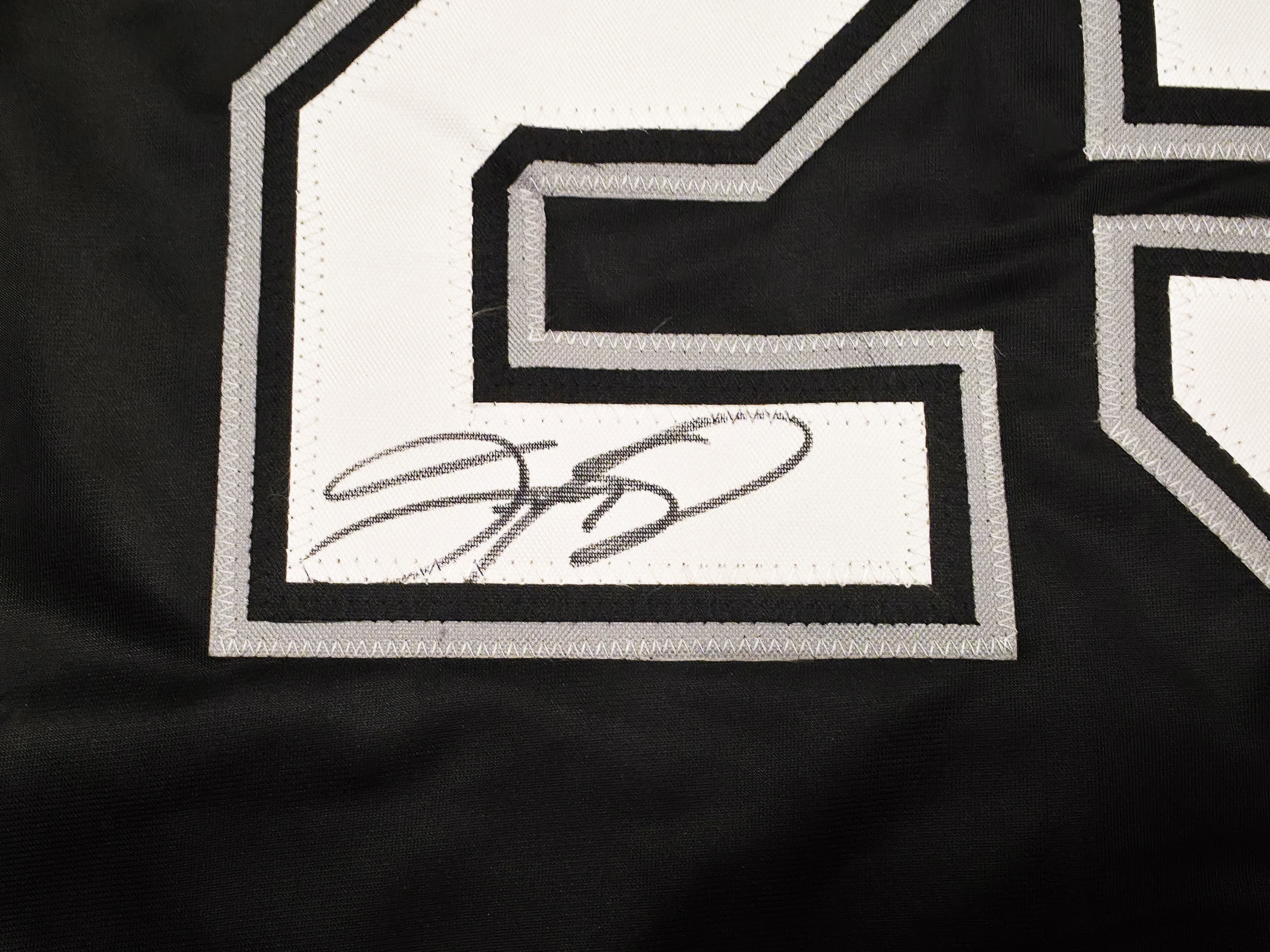 Chicago White Sox Sammy Sosa Autographed Black Jersey Beckett BAS Witness Stock #245740 - Image 4