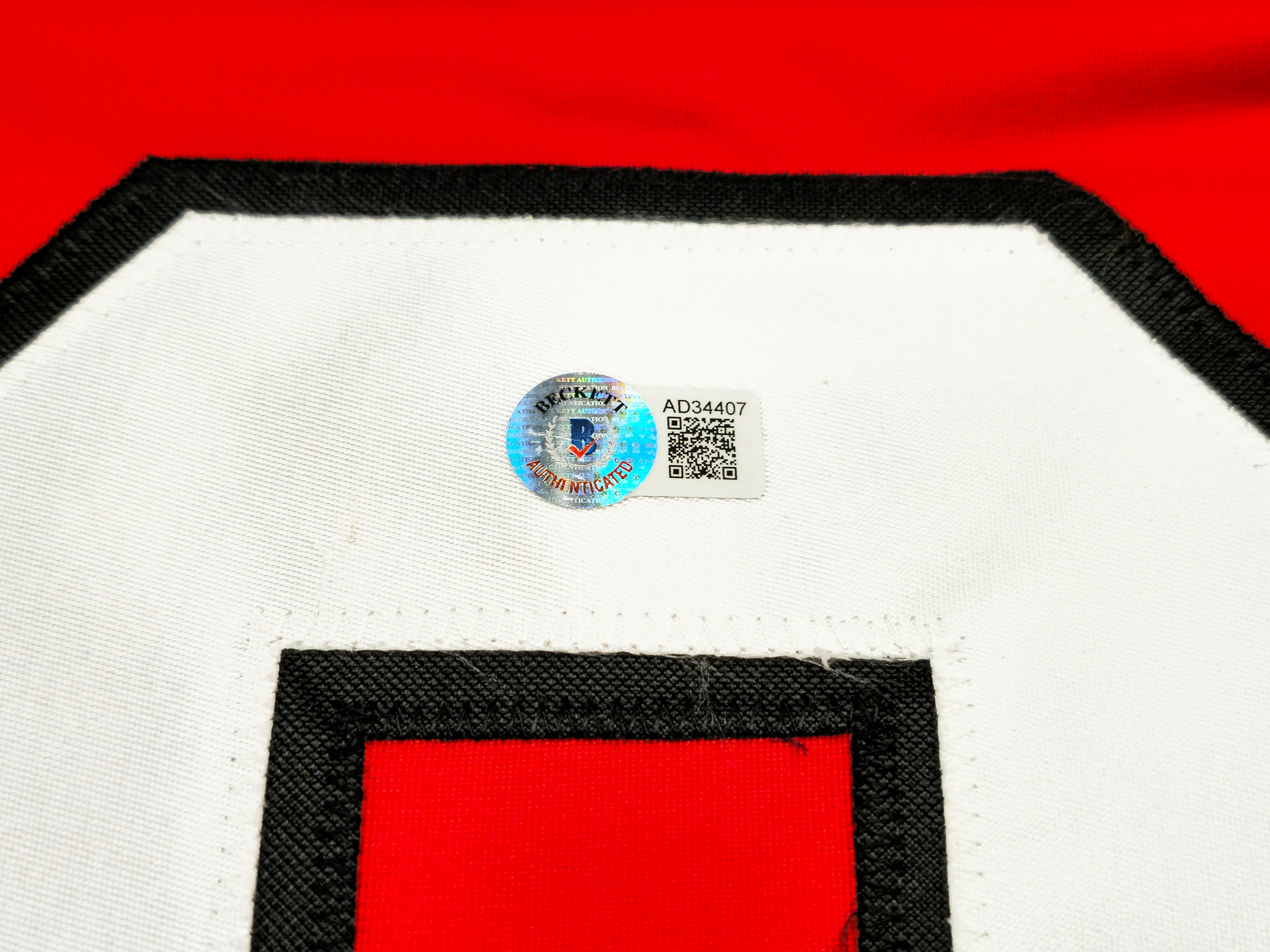Christmas Vacation Chevy Chase Autographed Red Jersey Griswold Beckett BAS QR Stock #233371 - Image 4
