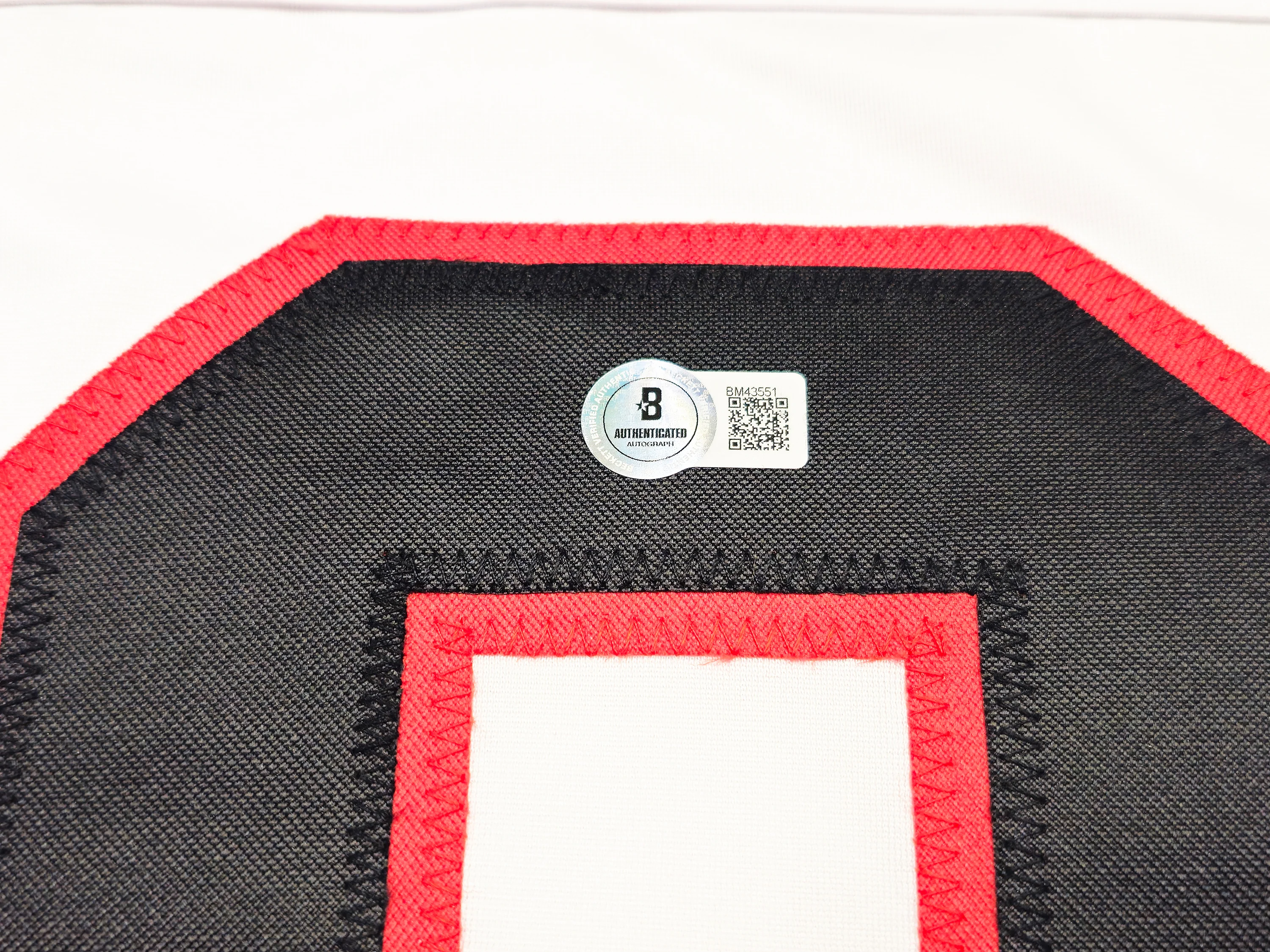 Christmas Vacation Chevy Chase Autographed White Jersey Griswold Beckett BAS QR Stock #233372 - Image 4