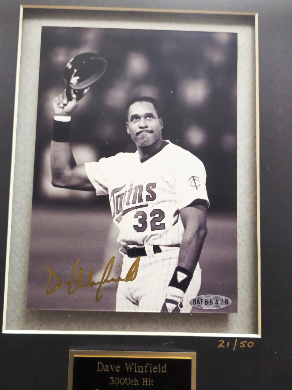 Dave Winfield Autographed Framed Gold 3000th Hit Club 5x7 Photo Minnesota Twins #21/50 UDA Holo #BAF85240 - Image 2