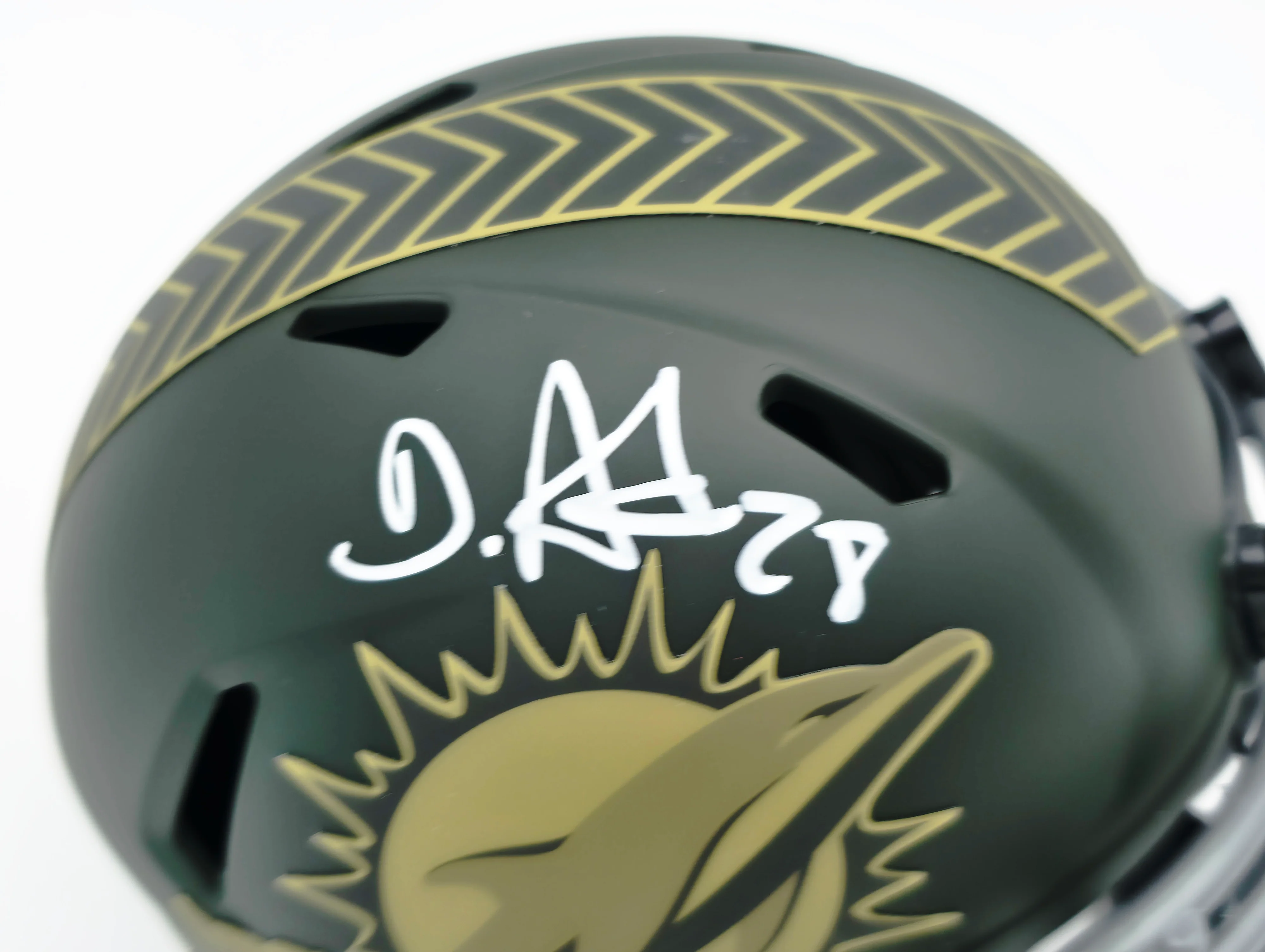 De'Von Achane Autographed Miami Dolphins Dark Green 2025 Salute to Service Speed Mini Helmet Beckett BAS Witness Stock #262076 - Image 2