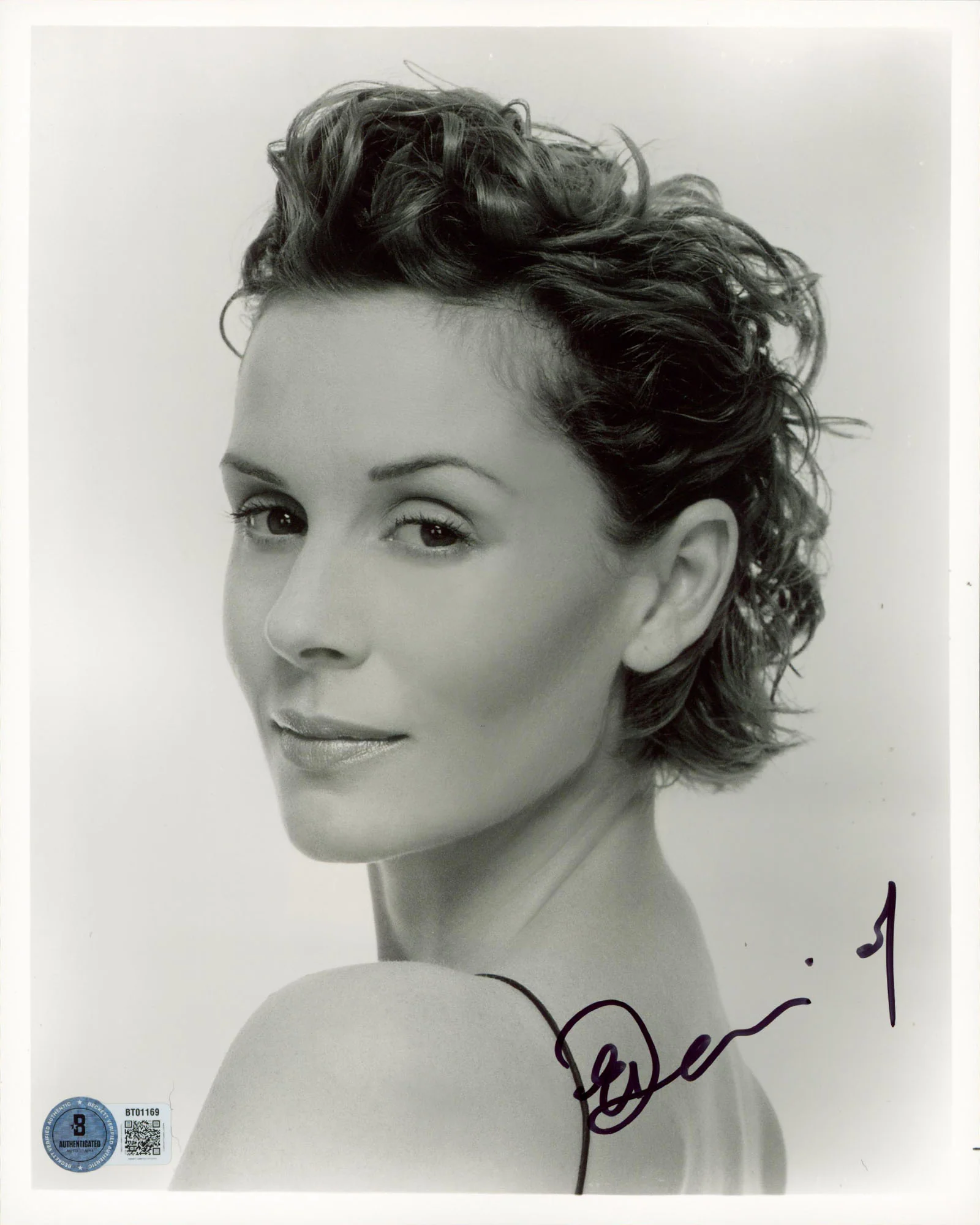 Embeth Davidtz Schindler's List Authentic Signed 8x10 Vertical Photo BAS BT01169 - Image 2