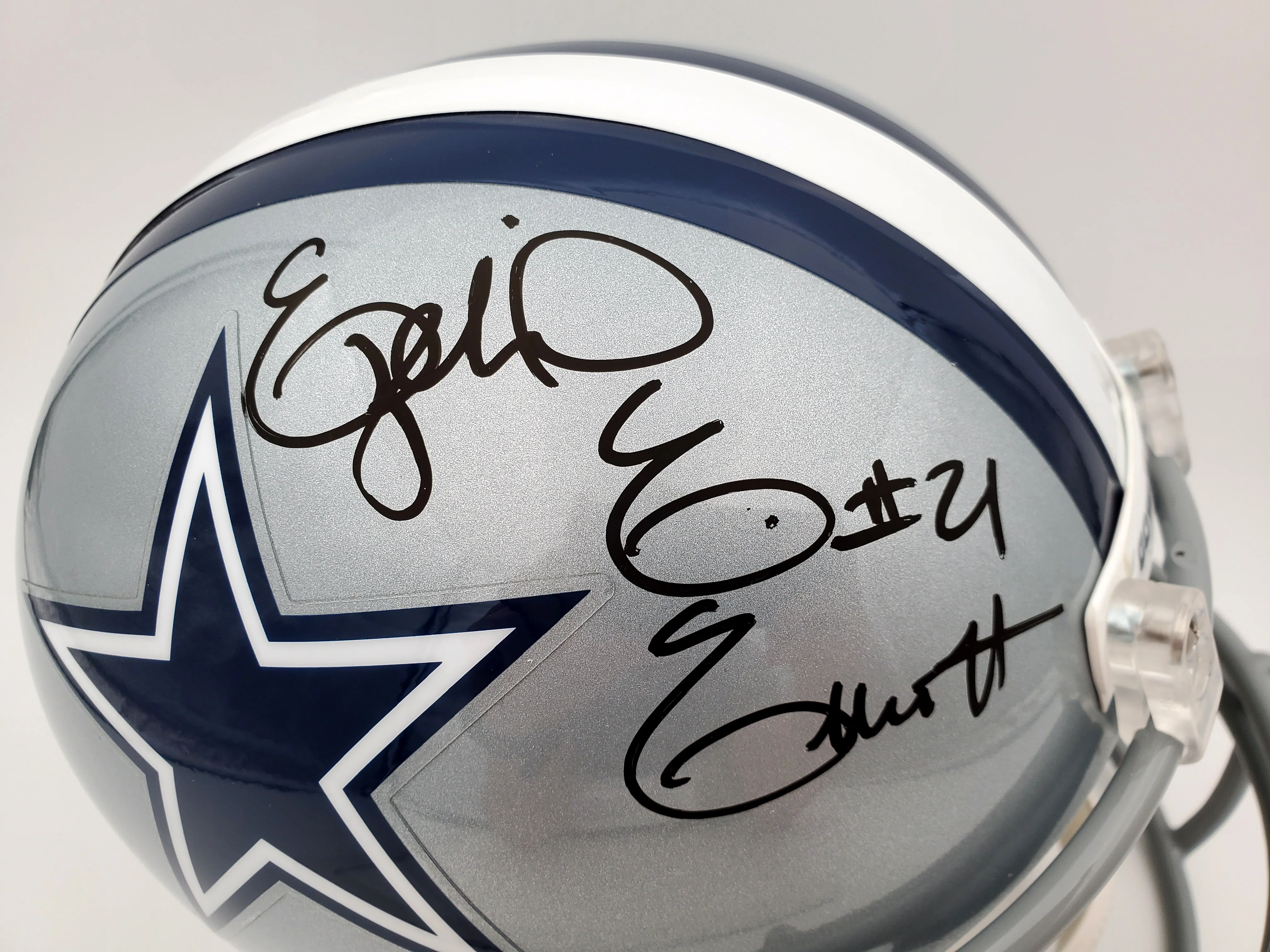Ezekiel Elliott Autographed Dallas Cowboys Full Size Replica Helmet Beckett BAS Stock #143249 - Image 2