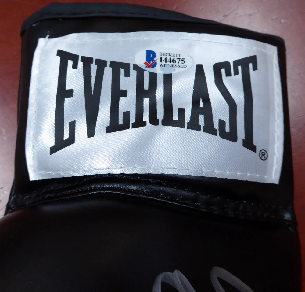 Floyd Mayweather Jr. Autographed Black Everlast Boxing Glove LH Beckett BAS Stock #121798 - Image 4