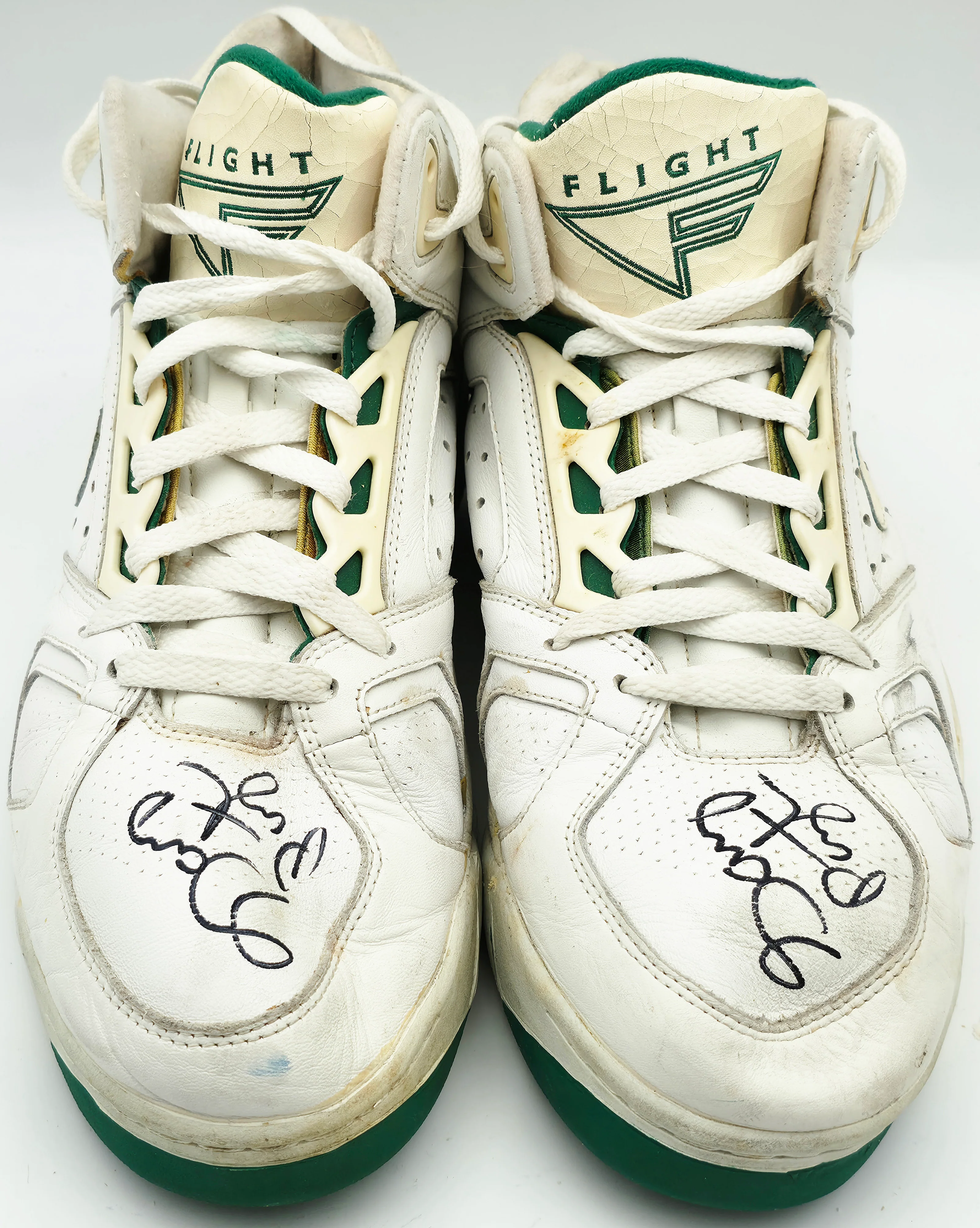Gary Payton Autographed White Game Used Nike Shoes Seattle Supersonics Size 13 Beckett BAS QR #BR84871 & BR84872 - Image 2