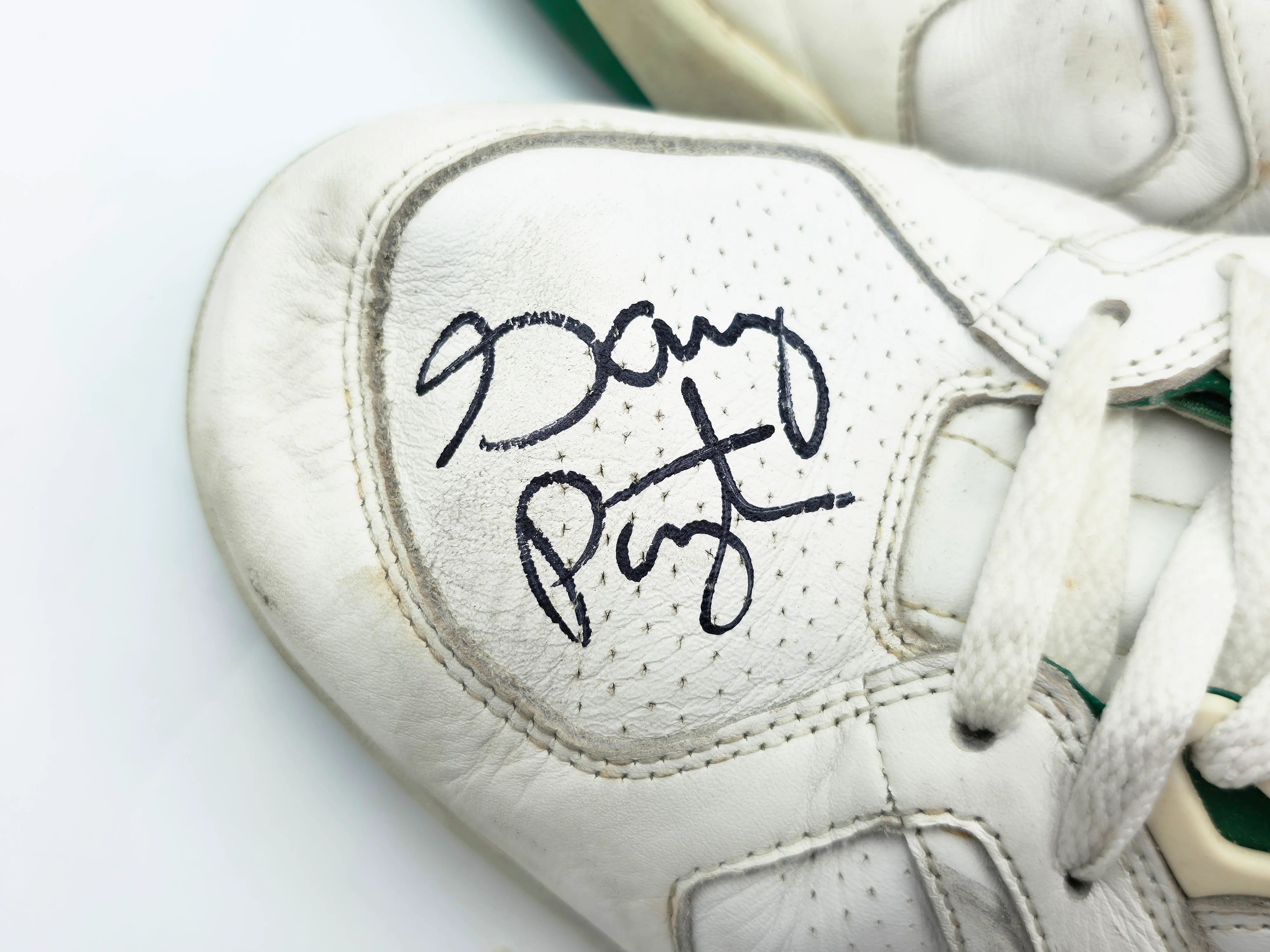 Gary Payton Autographed White Game Used Nike Shoes Seattle Supersonics Size 13 Beckett BAS QR #BR84871 & BR84872 - Image 3