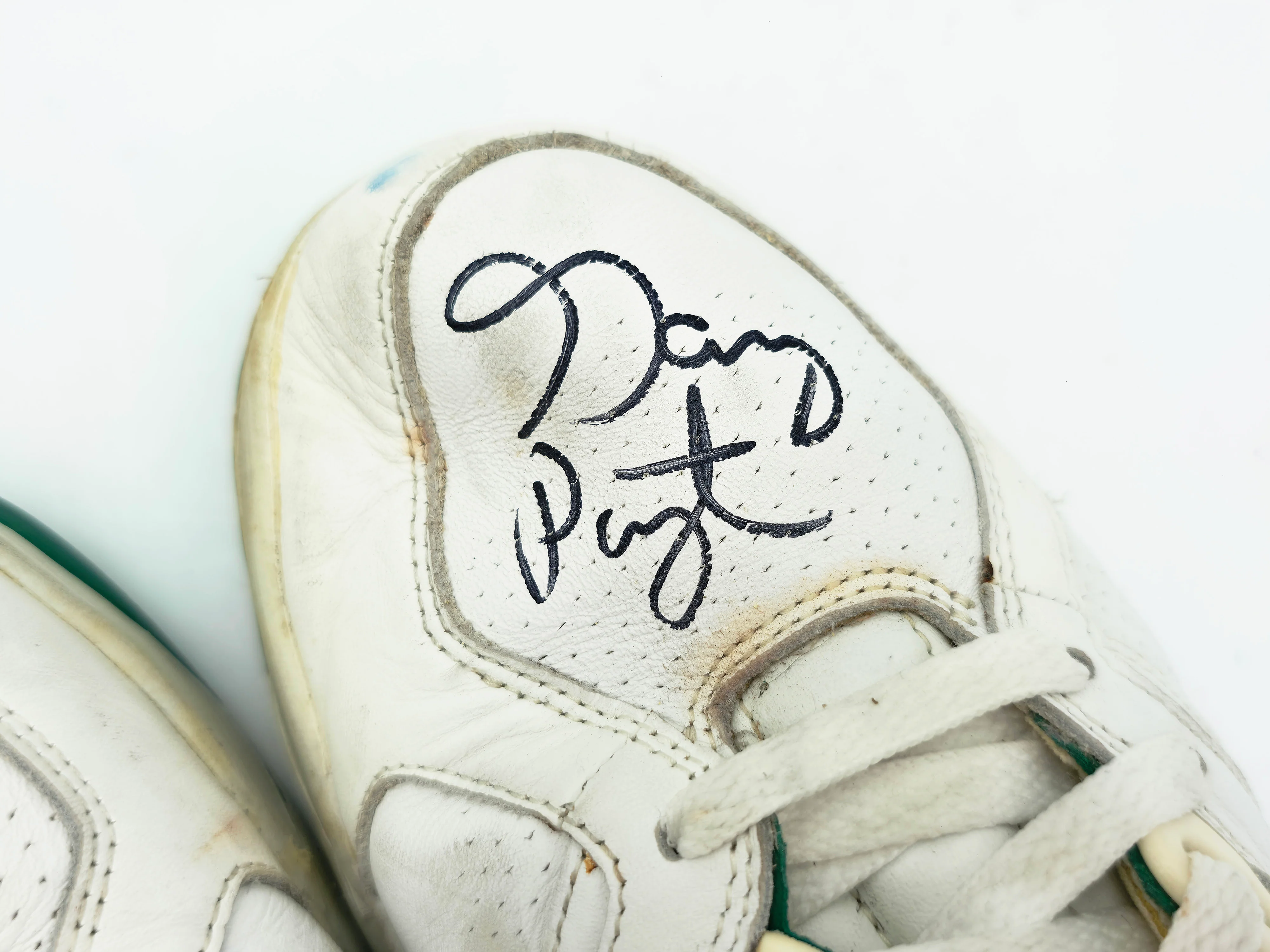Gary Payton Autographed White Game Used Nike Shoes Seattle Supersonics Size 13 Beckett BAS QR #BR84871 & BR84872 - Image 4