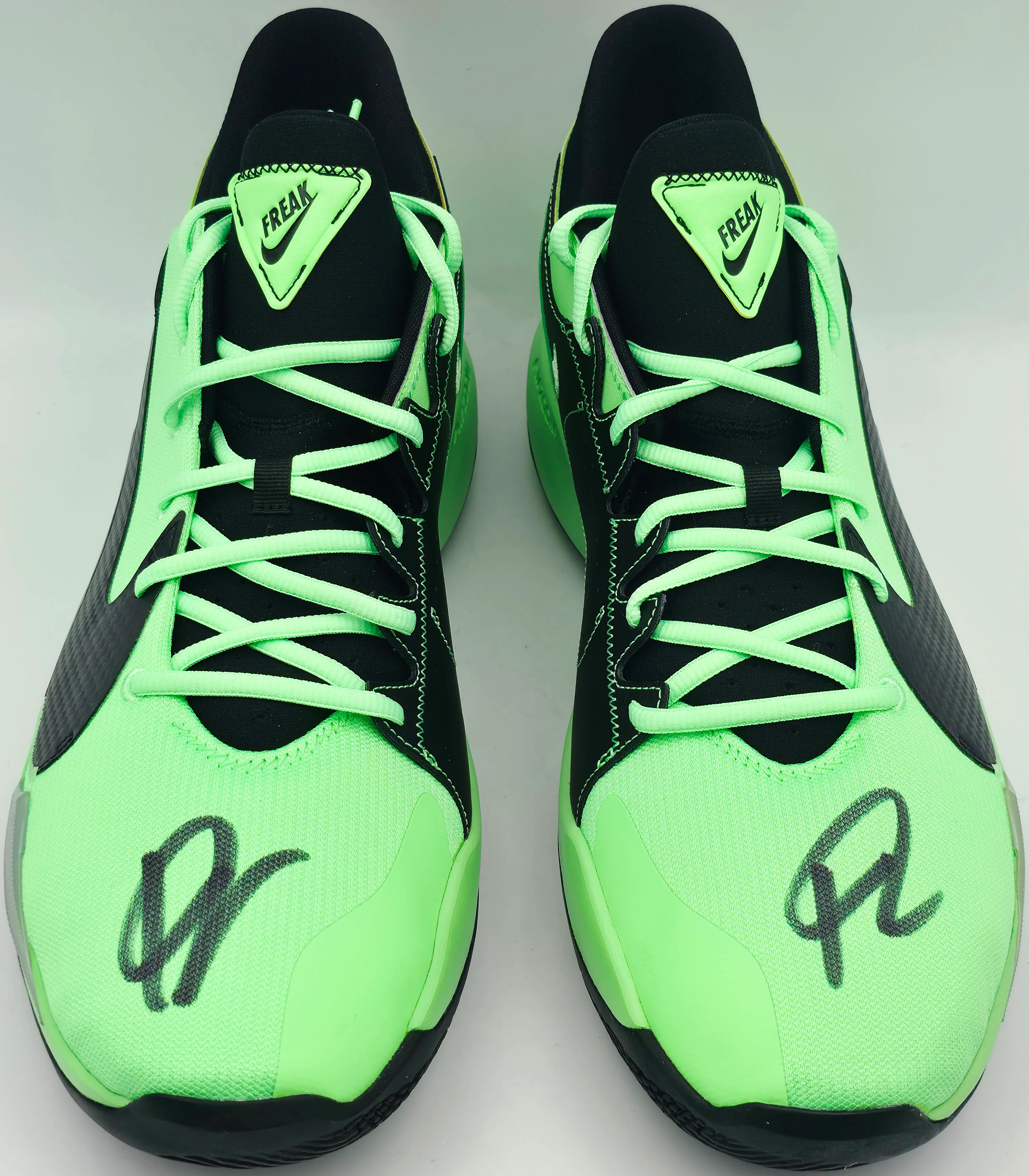 Giannis Antetokounmpo Autographed 2021 Player Exclusive (PE) Promo ILLUSION GRN/BLK-MTLG Nike Zoom Freak 2 Shoes Milwaukee Bucks Size 17 (No Box) Beckett BAS Witness #3W396817 & #3W396818 - Image 3