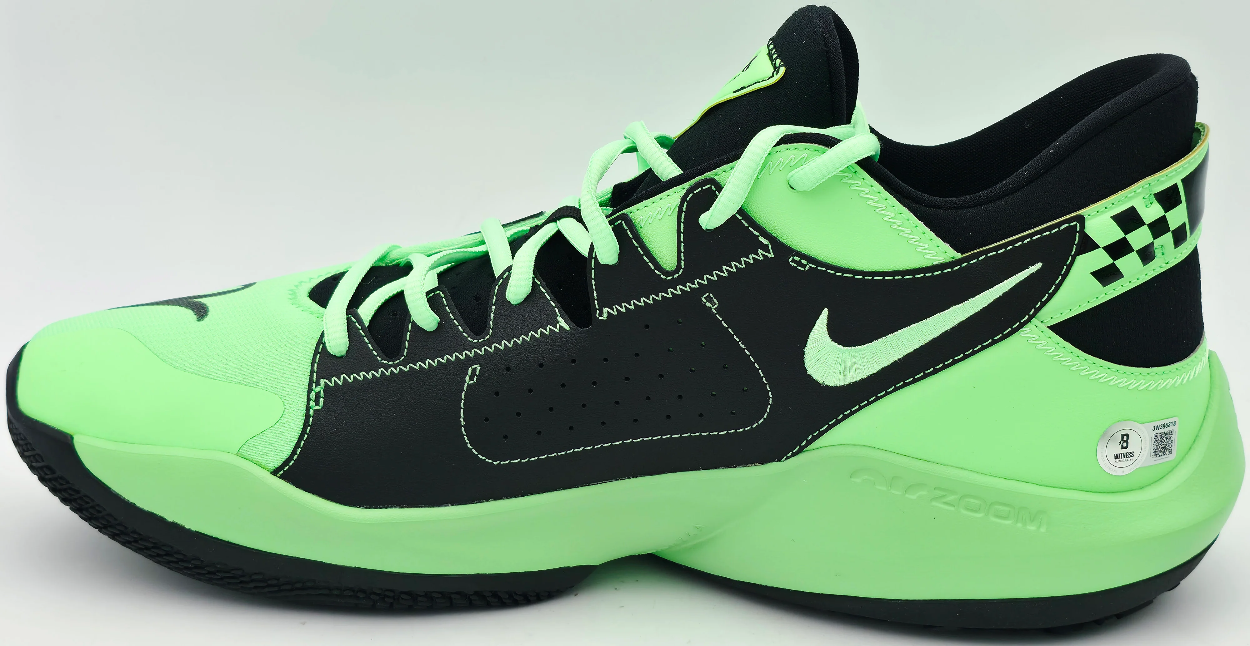 Giannis Antetokounmpo Autographed 2021 Player Exclusive (PE) Promo ILLUSION GRN/BLK-MTLG Nike Zoom Freak 2 Shoes Milwaukee Bucks Size 17 (No Box) Beckett BAS Witness #3W396817 & #3W396818 - Image 4