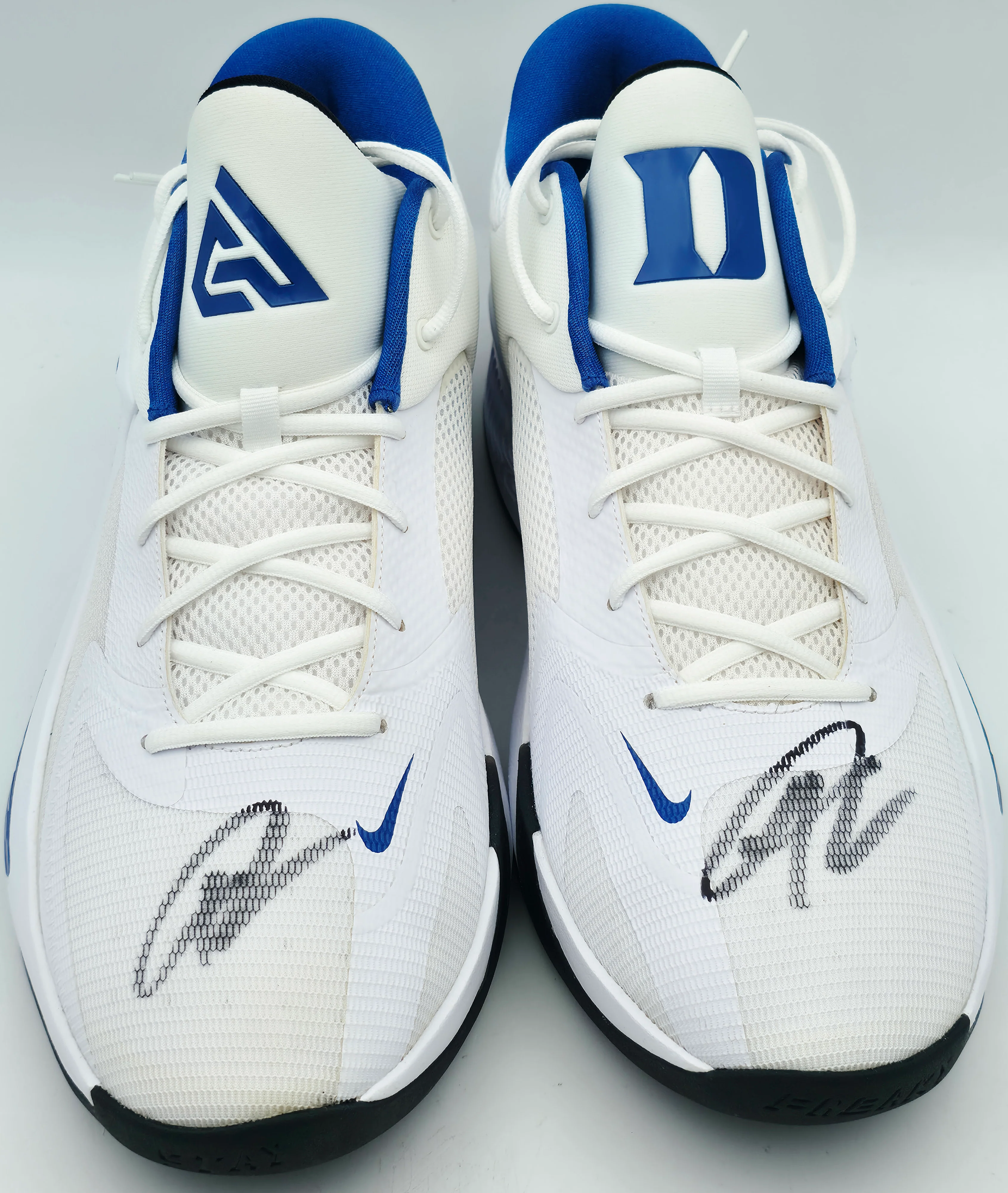 Giannis Antetokounmpo Autographed 2022 Player Exclusive (PE) Promo Duke Blue Devils White & Royal Blue Nike Zoom Freak 4 NCAA Shoes Size 17 Beckett BAS Witness #3W397295 #3W397296 - Image 3