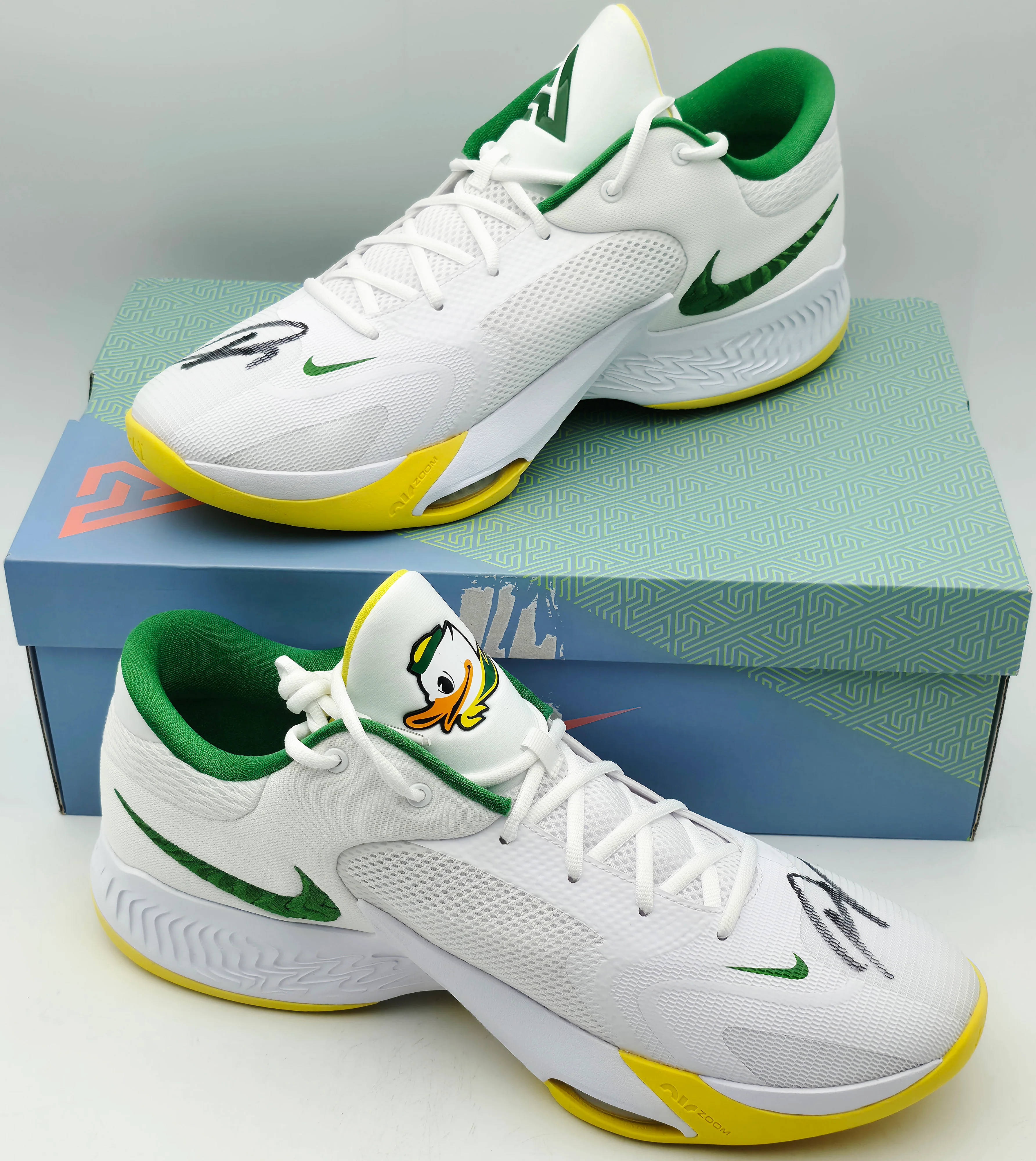 Giannis Antetokounmpo Autographed 2022 Player Exclusive (PE) Promo Oregon White & Green Nike Zoom Freak 4 NCAA SOS Shoes Size 16 (With Box) Beckett BAS Witness #3W396811 & #3W396812 - Image 2