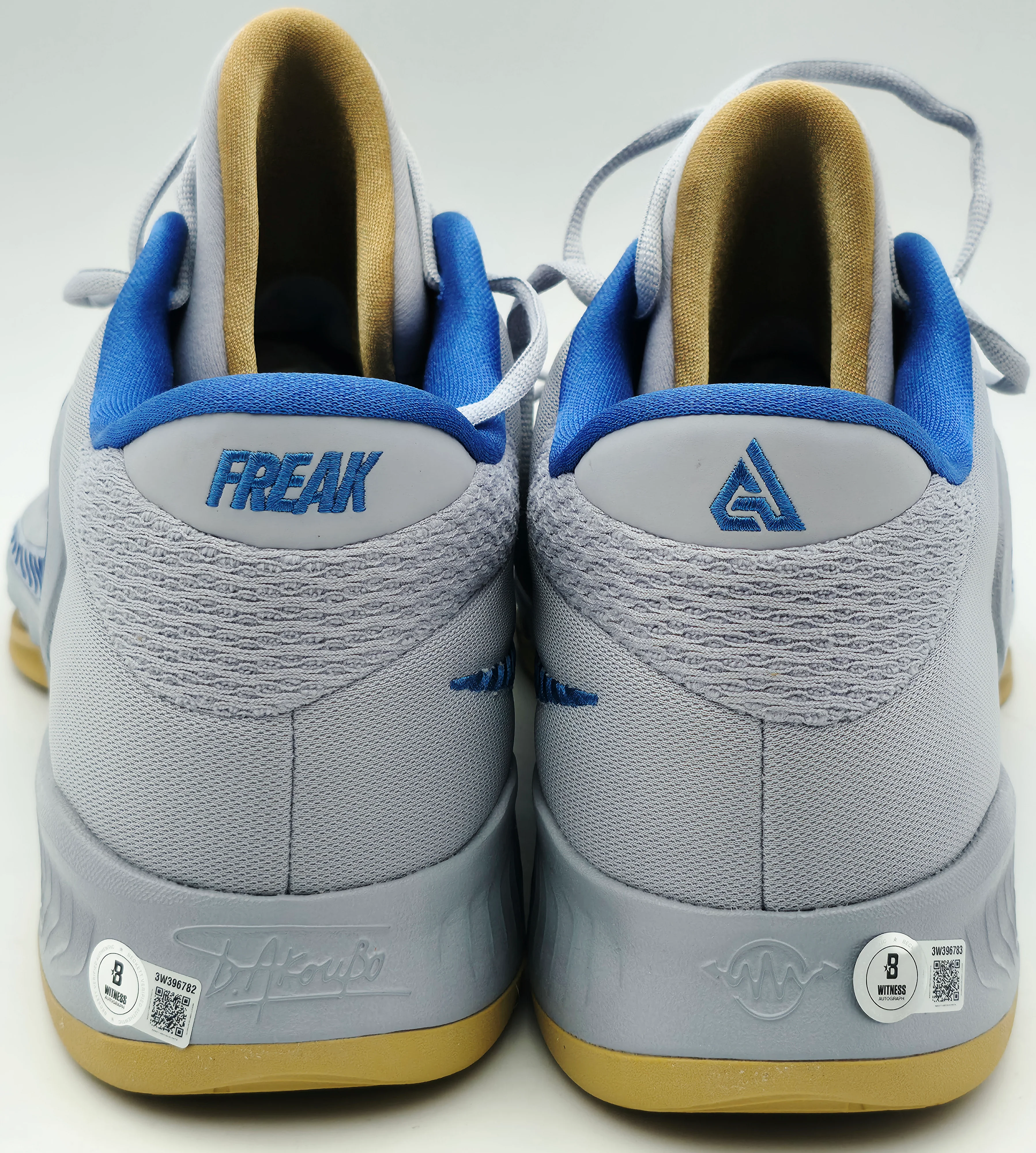 Giannis Antetokounmpo Autographed 2022 Player Exclusive (PE) Promo Duke Blue Devils Wolf Nike Zoom Freak 4 NCAA SOS Shoes Size 16 (With Box) Beckett BAS Witness #3W399782 & #3W399783 - Image 5