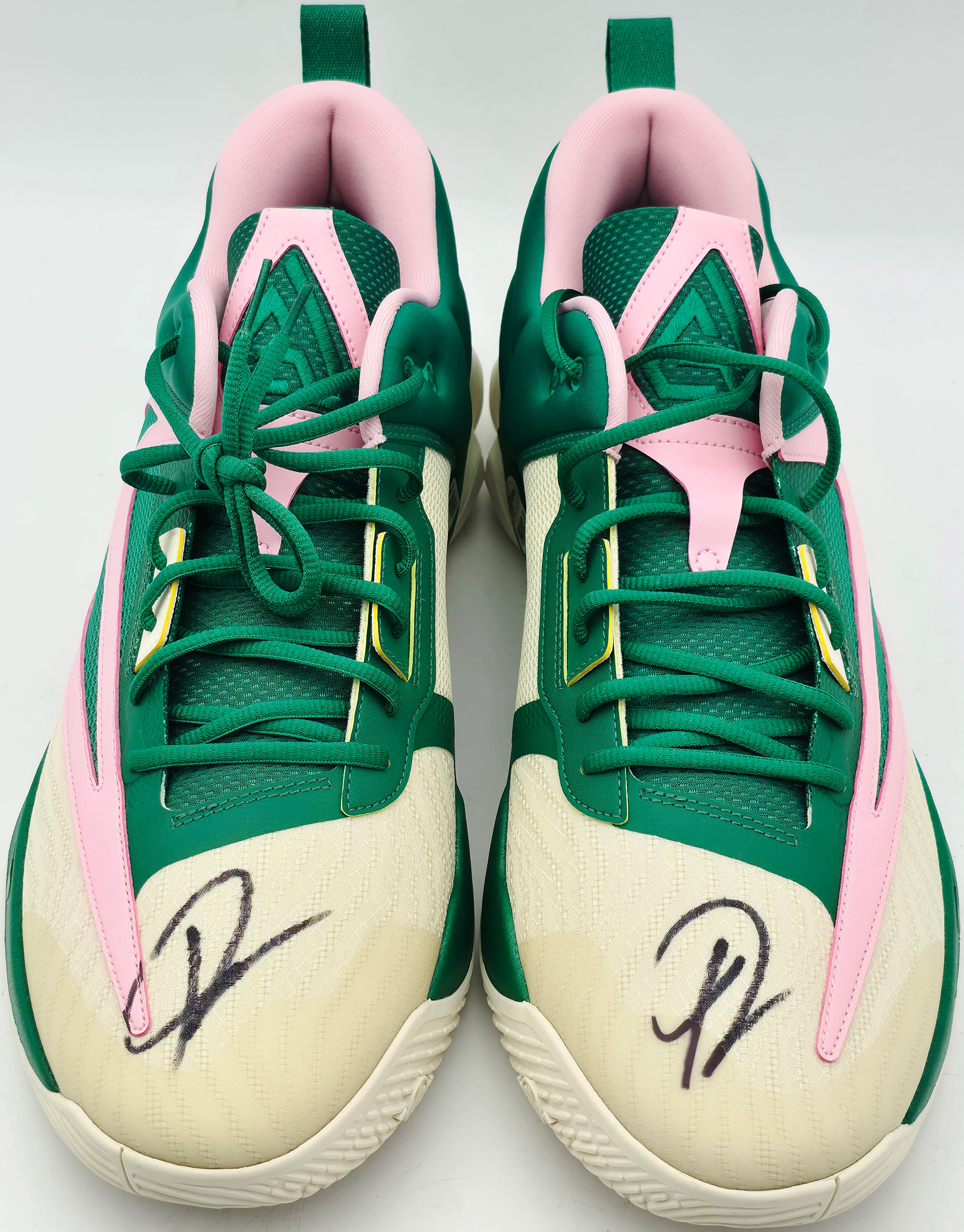 Giannis Antetokounmpo Autographed 2023 Player Exclusive (PE) Promo Multi, Color & Mid Sft Pink Nike Immortality 3 Shoes Milwaukee Bucks Size 17 (No Box) Beckett BAS Witness #3W396614 & #3W396615 - Image 3