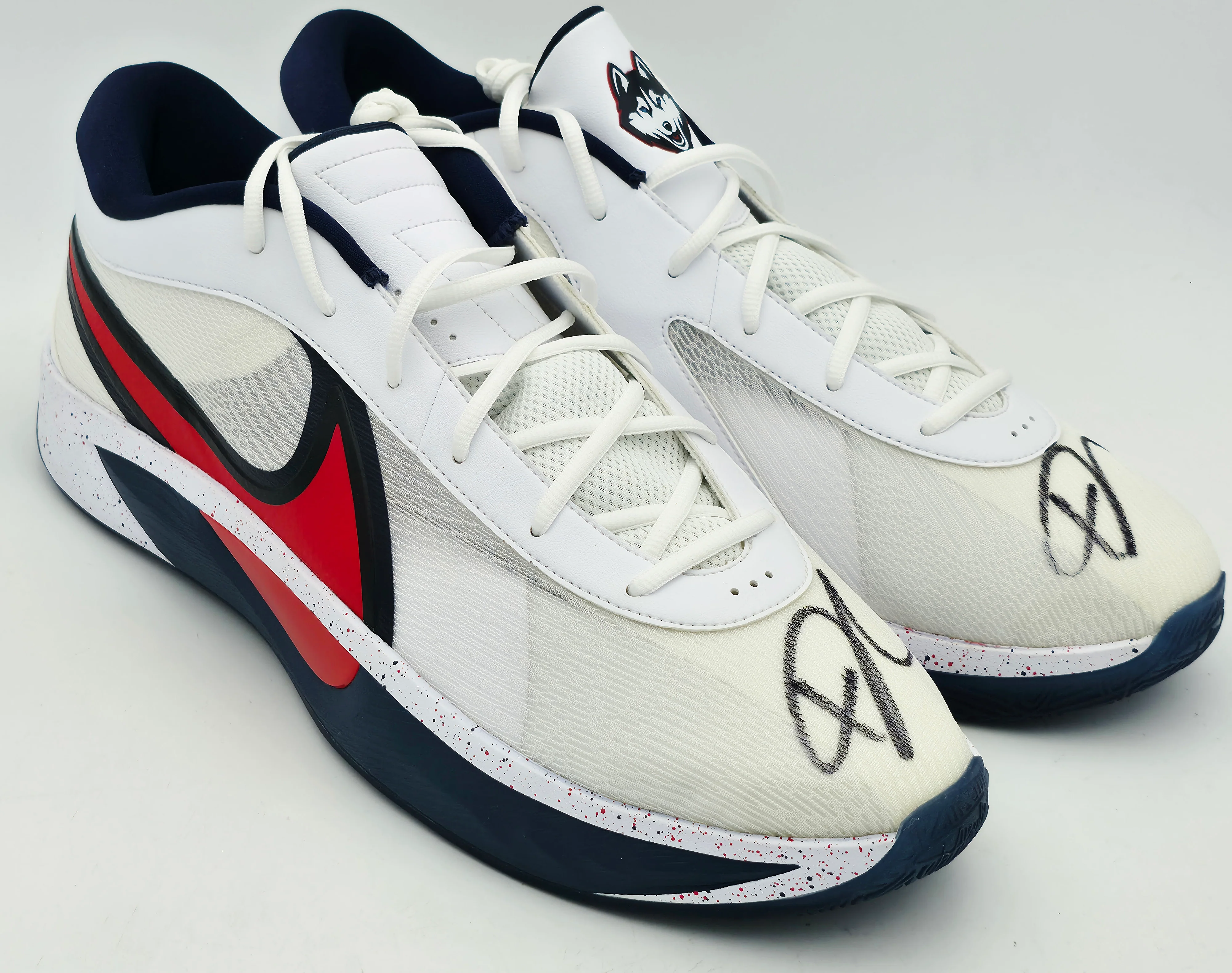 Giannis Antetokounmpo Autographed 2024 Player Exclusive (PE) Promo UCONN White, University Red & Col Navy Nike Zoom Freak 6 NCAA P Shoes Size 17 (No Box) Beckett BAS Witness #3W396931 & #3W396932 - Image 2