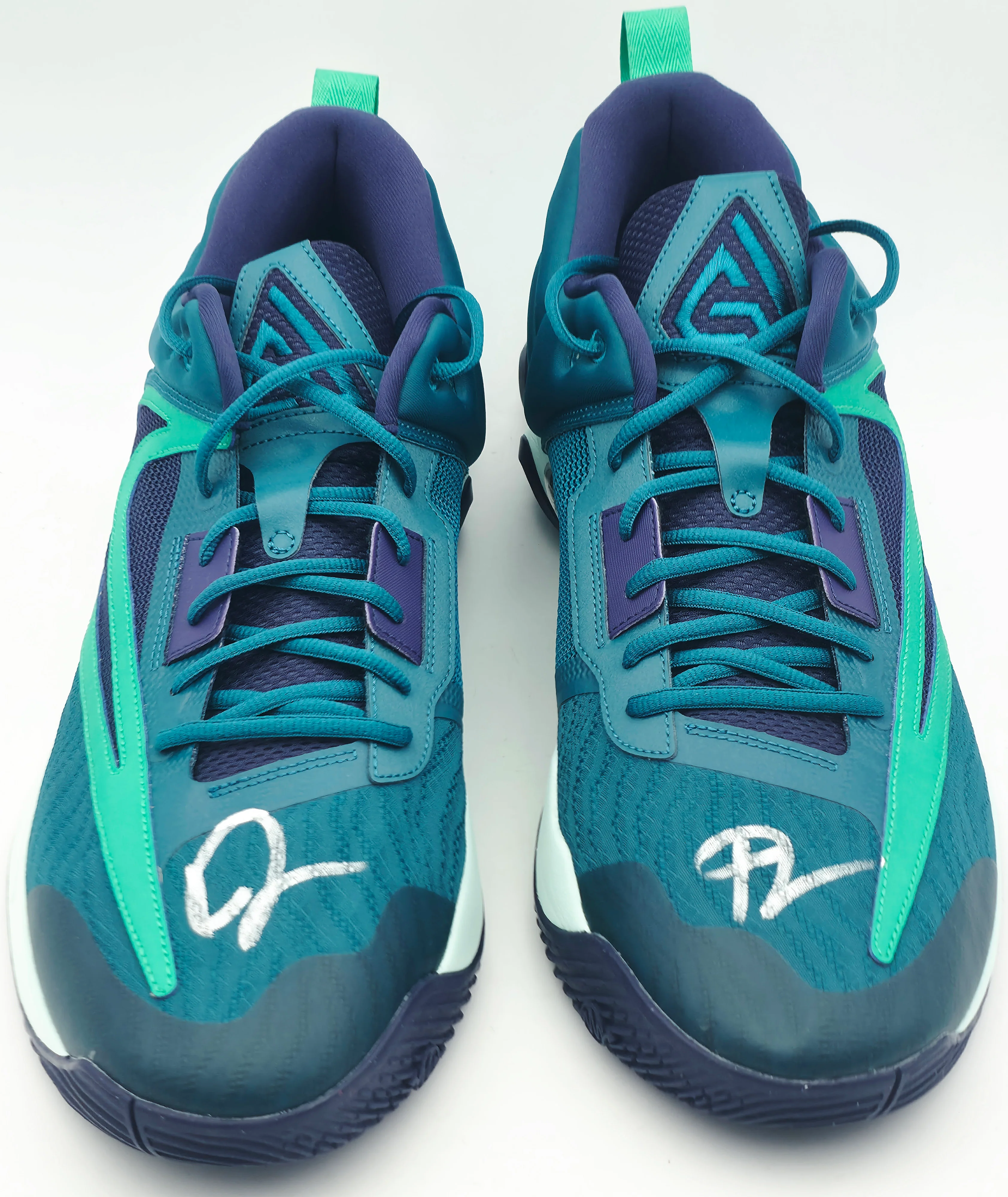 Giannis Antetokounmpo Autographed Geode Teal & Purple Nike IMORTALITY 3 Shoes Milwaukee Bucks Size 17 (No Box) Beckett BAS Witness #3W396412 & #3W396413 - Image 3