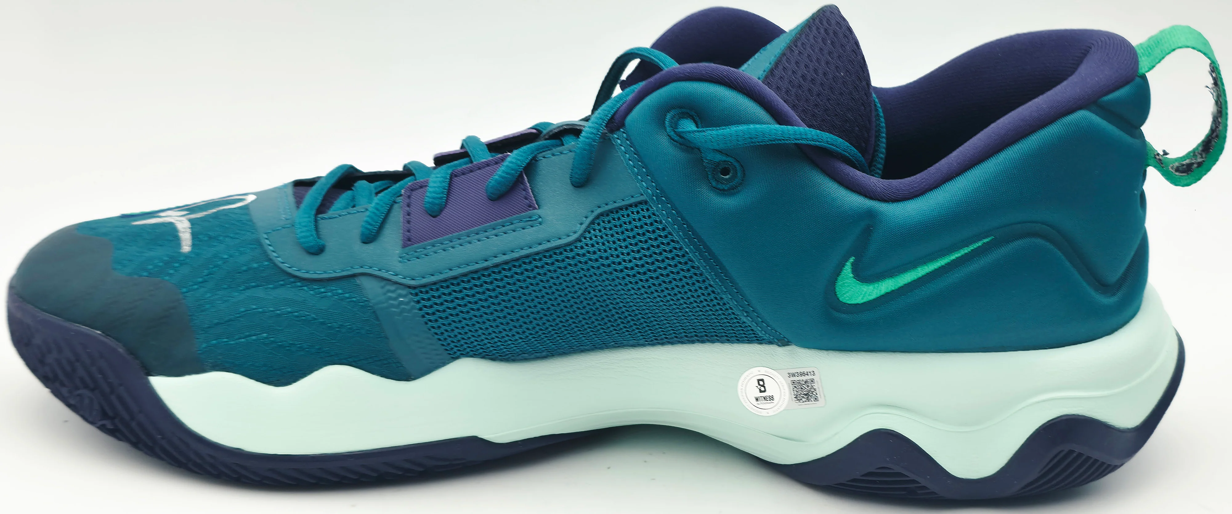 Giannis Antetokounmpo Autographed Geode Teal & Purple Nike IMORTALITY 3 Shoes Milwaukee Bucks Size 17 (No Box) Beckett BAS Witness #3W396412 & #3W396413 - Image 4