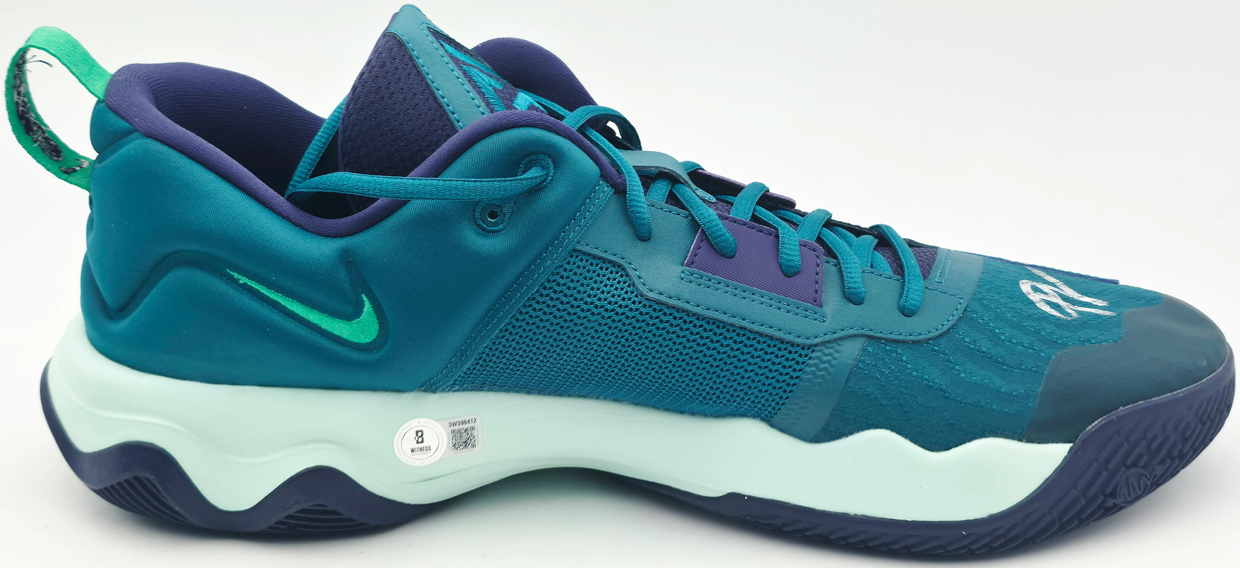 Giannis Antetokounmpo Autographed Geode Teal & Purple Nike IMORTALITY 3 Shoes Milwaukee Bucks Size 17 (No Box) Beckett BAS Witness #3W396412 & #3W396413 - Image 5
