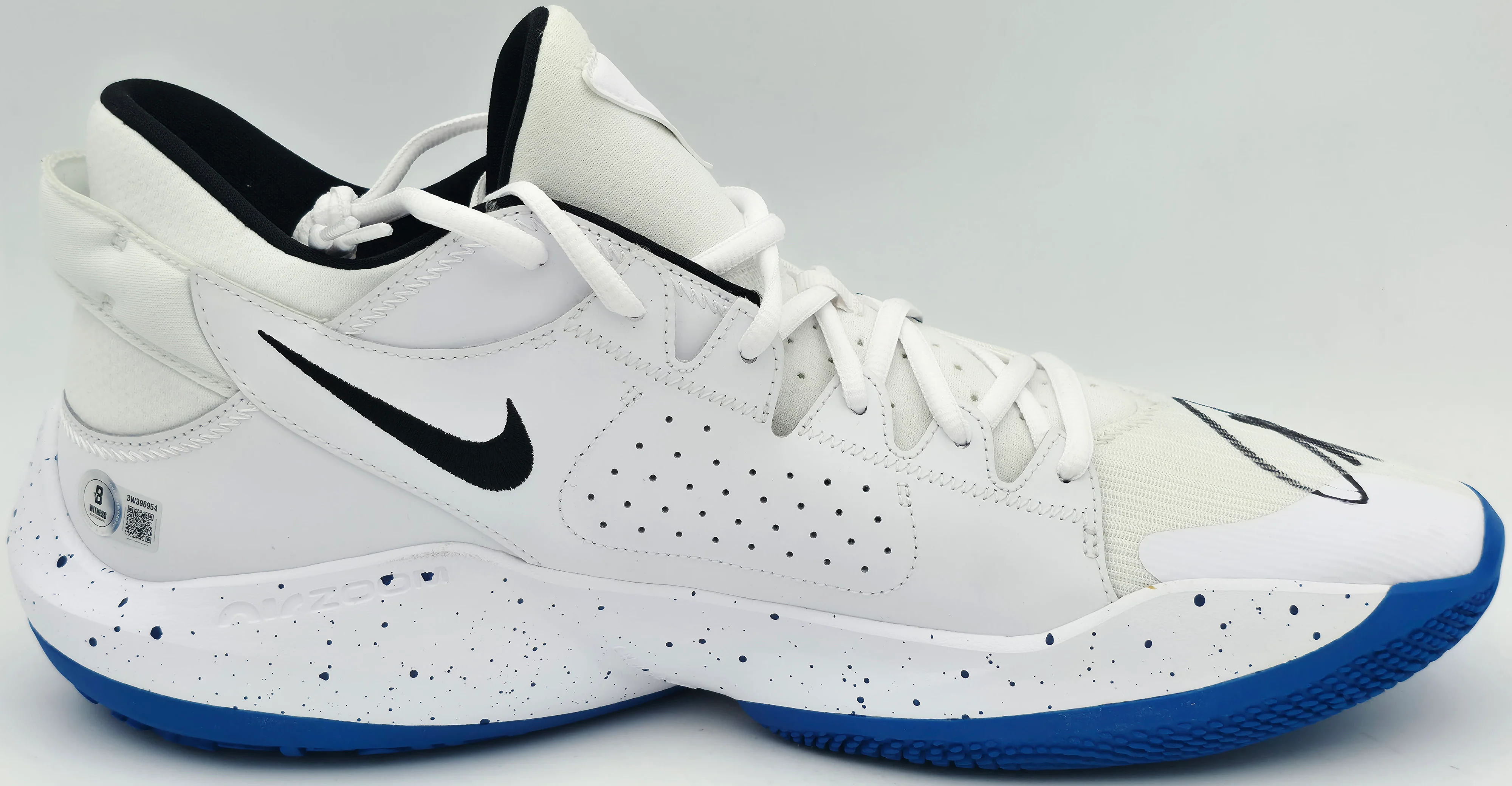 Giannis Antetokounmpo Autographed 2021 Player Exclusive (PE) Promo Duke Blue Devils White, Black & Royal Nike Zoom Freak 2 DUKE SOS Shoes Size 16 (No Box) Beckett BAS Witness #3W396953 & #3W396954 - Image 5