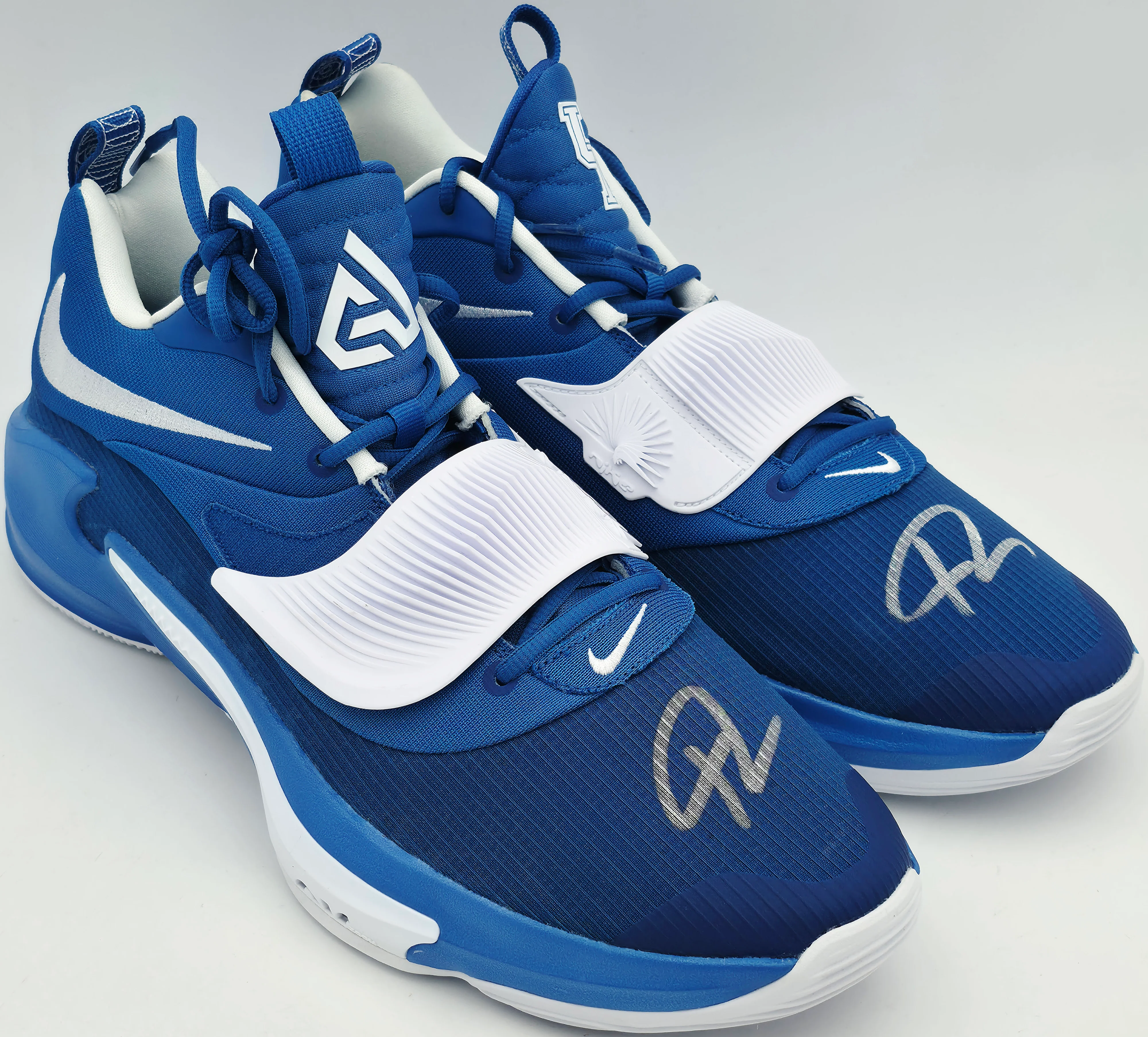 Giannis Antetokounmpo Autographed 2021 Player Exclusive (PE) Promo University of Kentucky Royal & White Nike Zoom Freak 3 NCAA SOS Shoes Size 16 (No Box) Beckett BAS Witness #3W396444 & #3W396445