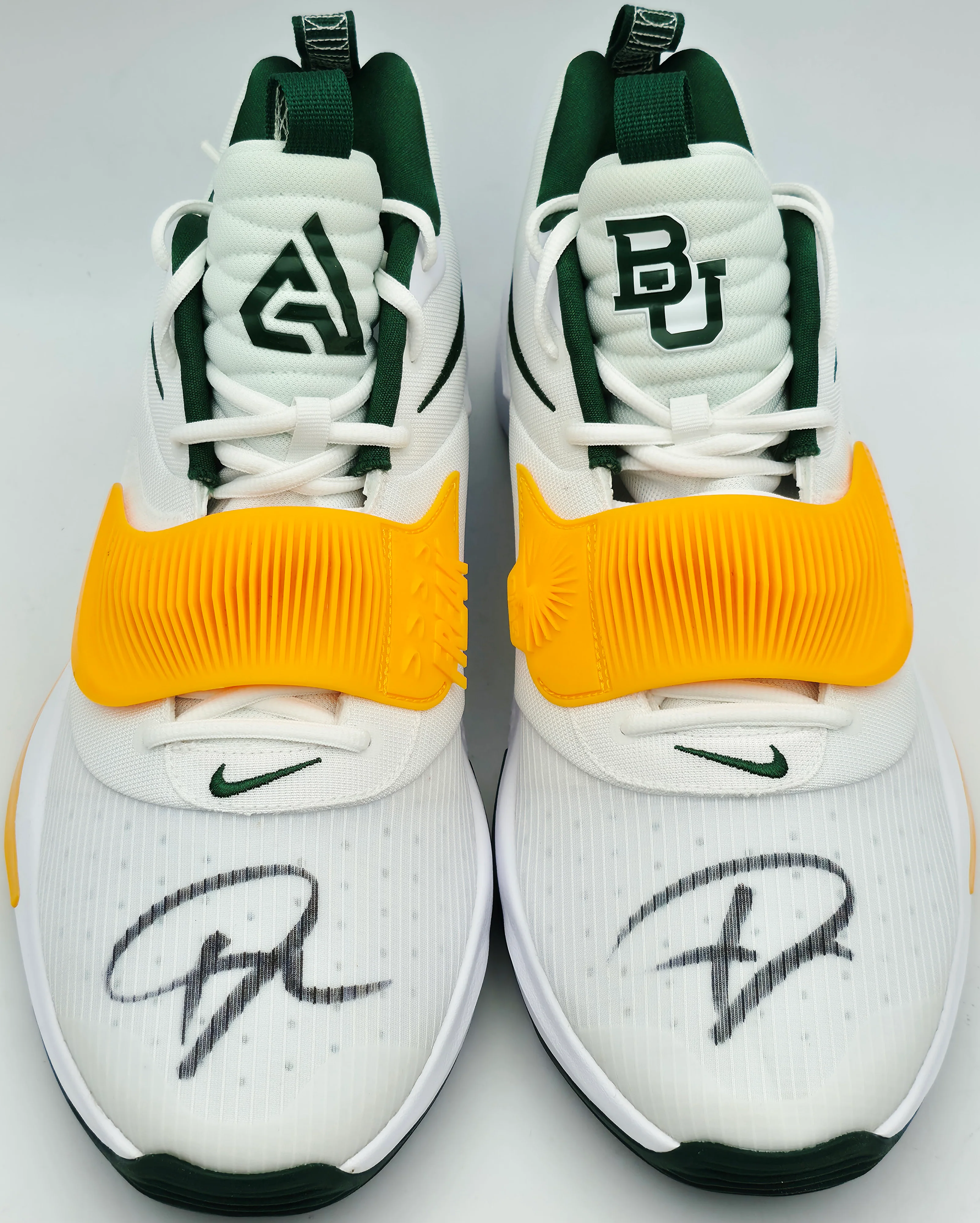 Giannis Antetokounmpo Autographed 2021 Player Exclusive (PE) Promo Baylor University White & Gorge Nike Zoom Freak 3 NCAA SOS Shoes Size 16 (No Box) Beckett BAS Witness #3W396929 & #3W396930 - Image 3