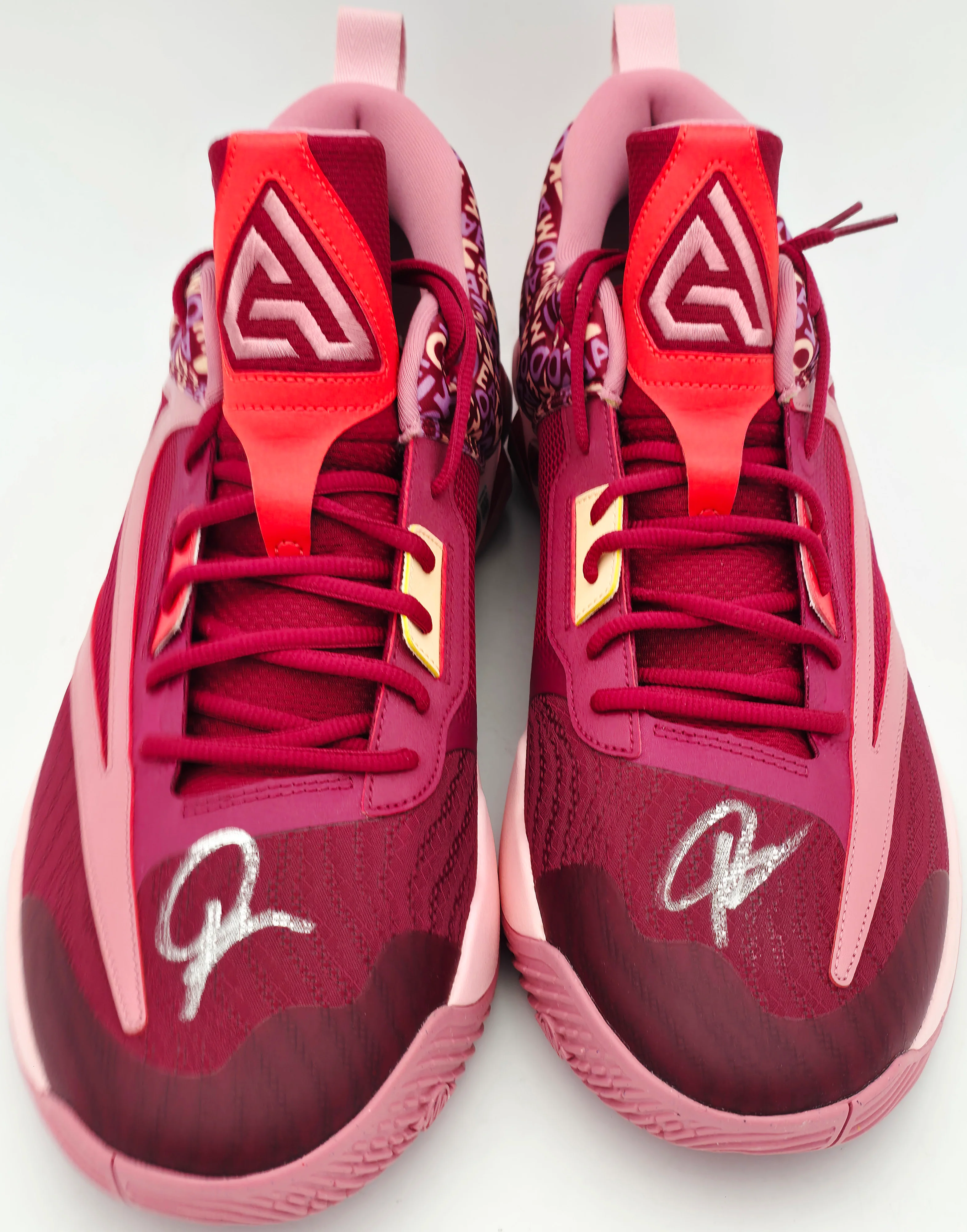 Giannis Antetokounmpo Autographed 2023 Player Exclusive (PE) Promo Nbl Red, Ice Peach & Desert Berry Nike Immortality 3 Shoes Milwaukee Bucks Size 17 Beckett BAS Witness Stock #252717 - Image 3