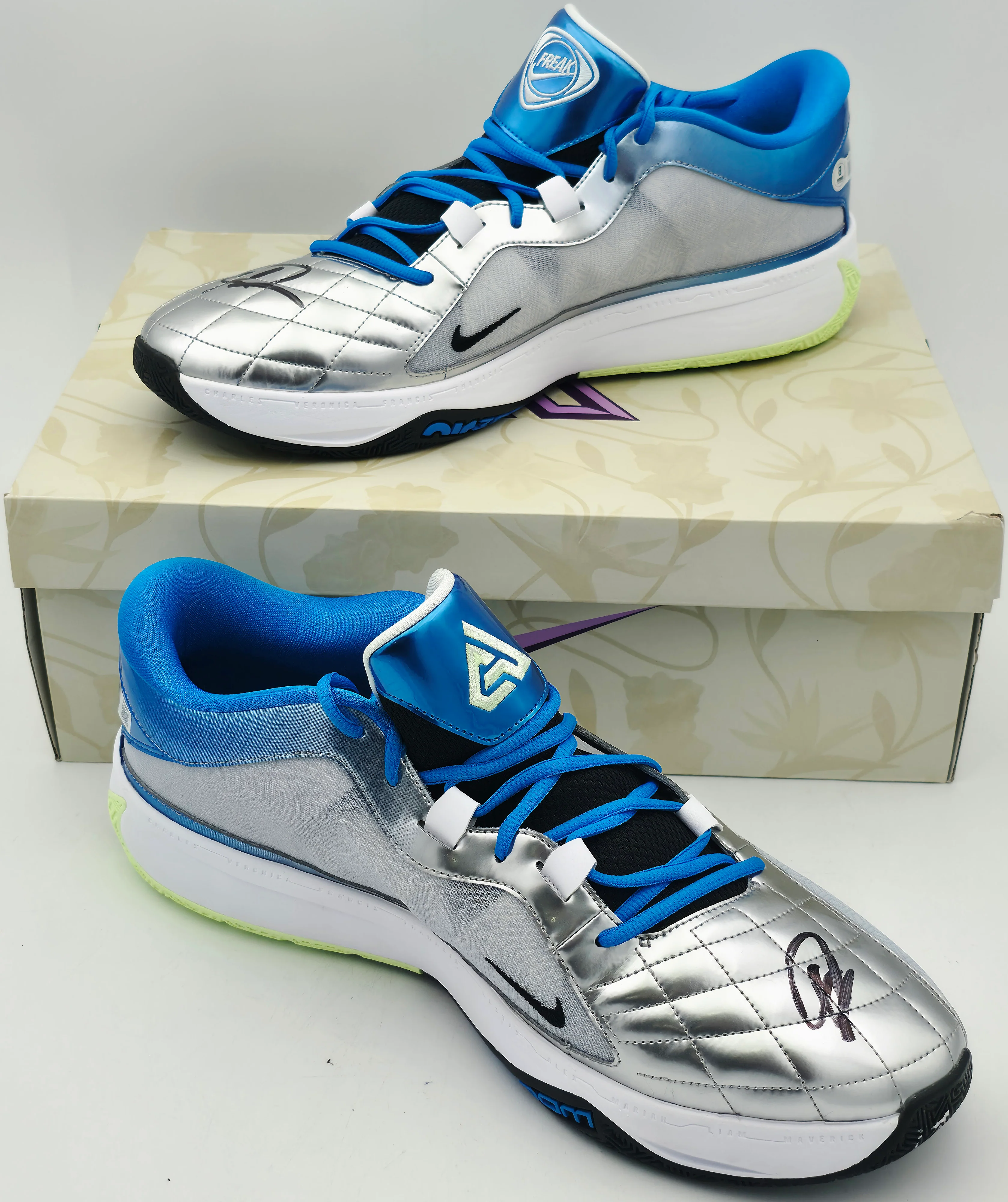 Giannis Antetokounmpo Autographed 2023 Player Exclusive (PE) Promo Phantom Blue & Black Metallic Nike Zoom Freak 5 Shoes Milwaukee Bucks Size 17 Beckett BAS Witness Stock #252699 - Image 2
