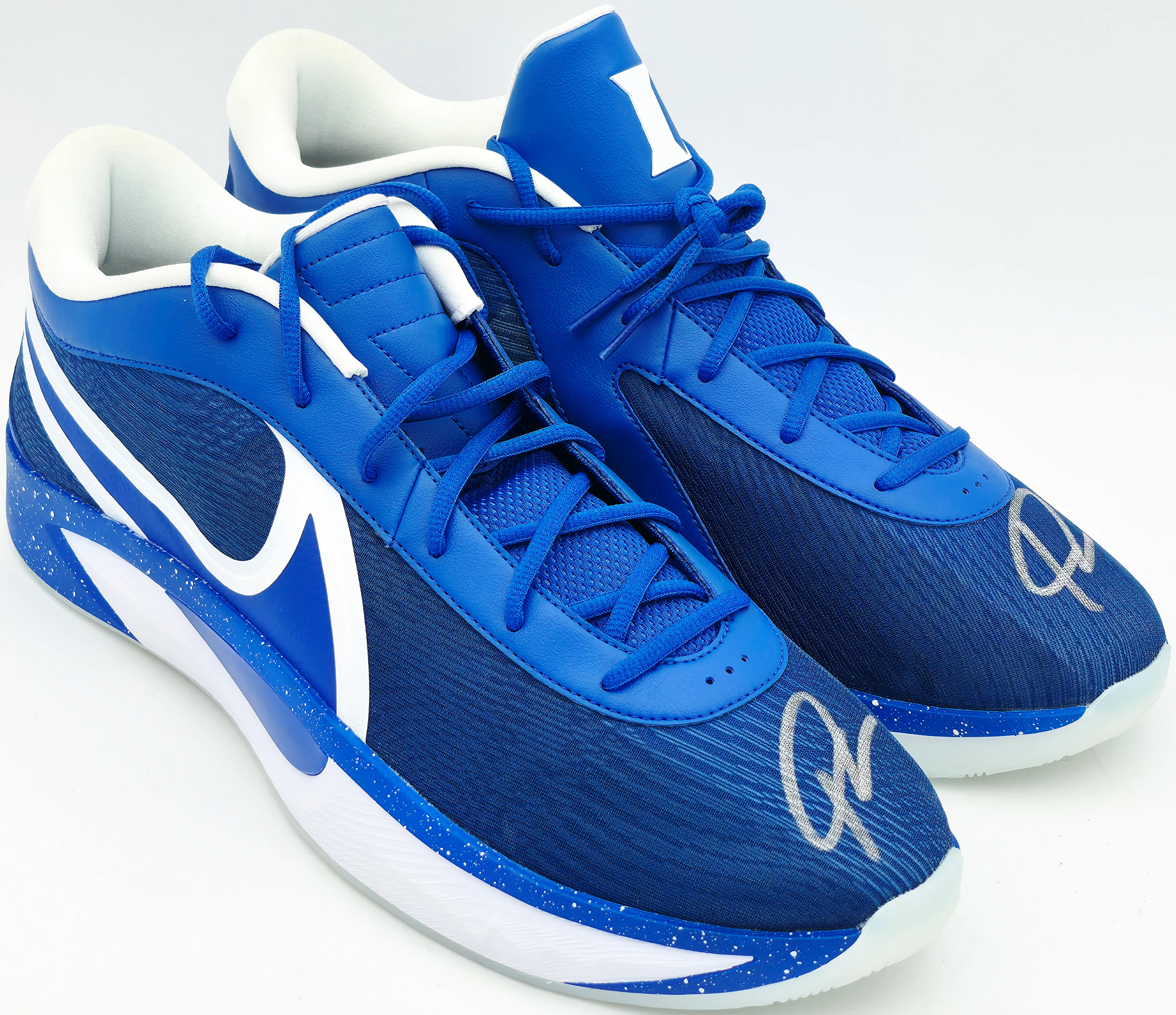Giannis Antetokounmpo Autographed 2024 Player Exclusive (PE) Promo DUKE BLUE DEVILS Game Royal & White Nike Zoom Freak 6 NCAA P Shoes Size 17 (No Box) Beckett BAS Witness #3W396472 & #3W396473 - Image 2