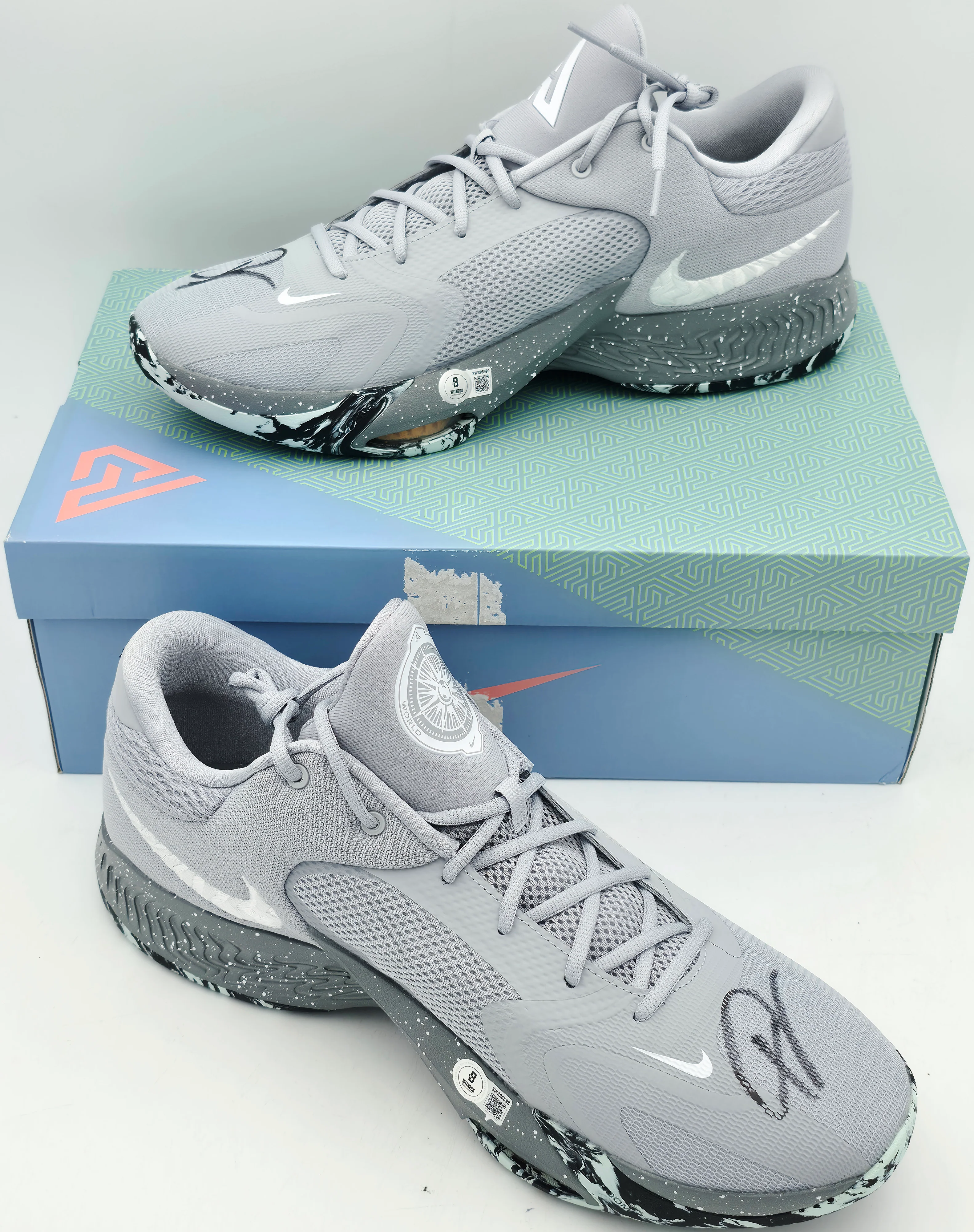 Giannis Antetokounmpo Autographed Grey Nike ZOOM FREAK 4 Shoes Milwaukee Bucks Size 16 (With Box) Beckett BAS Witness #3W396598 & #3W396599 - Image 2