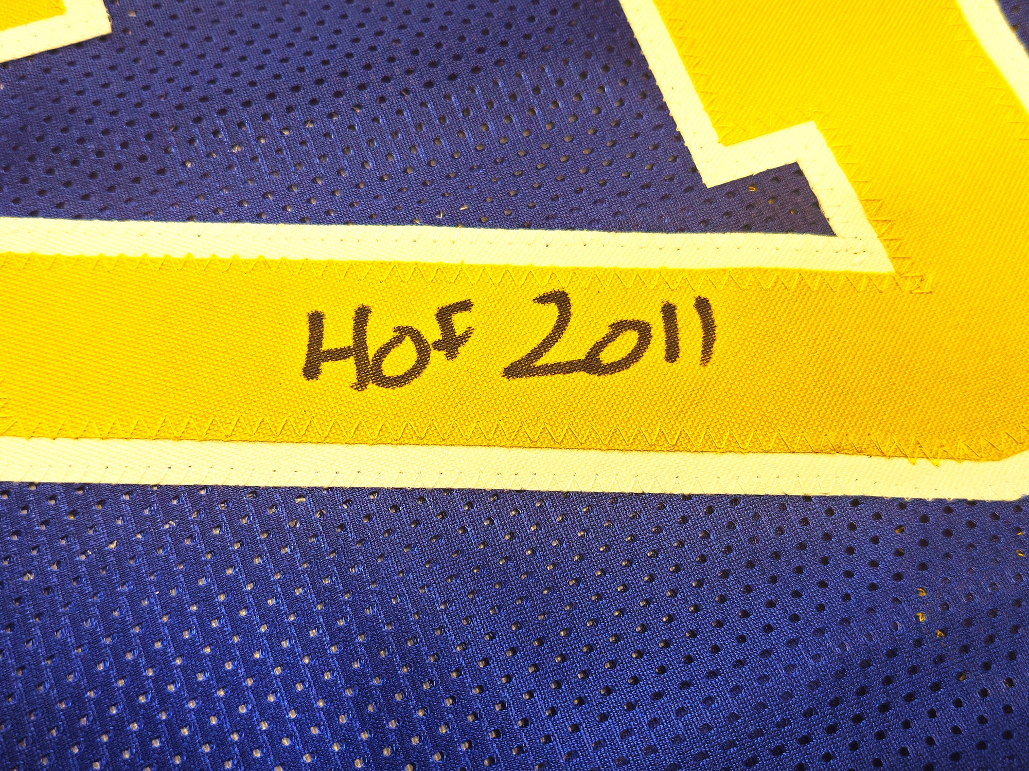 Golden State Warriors Chris Mullin Autographed Blue Jersey "HOF 2011" Beckett BAS Witness Stock #232592 - Image 5