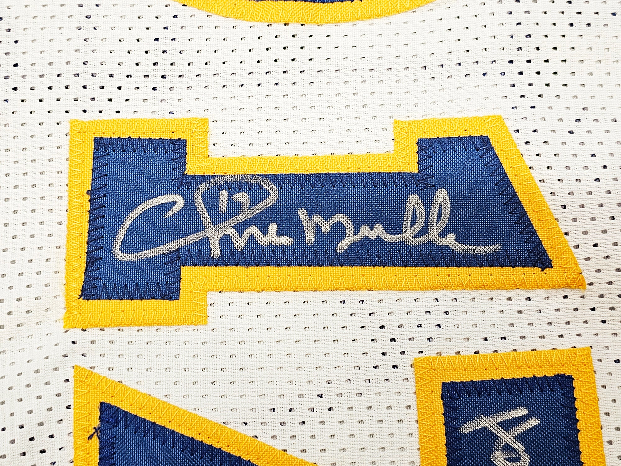 Golden State Warriors Chris Mullin, Tim Hardaway & Mitch Richmond Autographed White Jersey Run TMC "HOF" Beckett BAS Witness Stock #216816 - Image 4