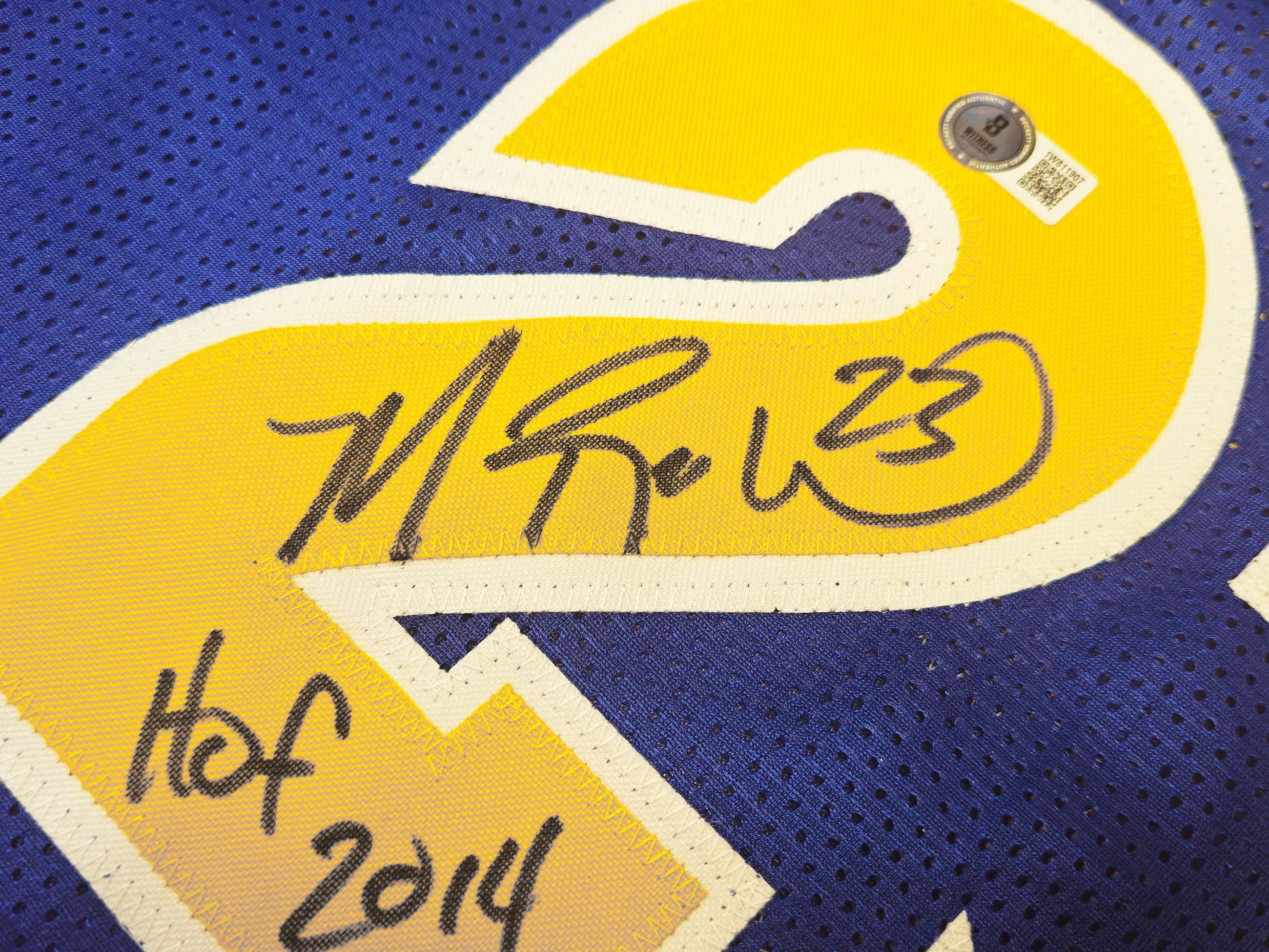 Golden State Warriors Mitch Richmond Autographed Blue Jersey "HOF 2014" Beckett BAS Witness Stock #232588 - Image 4