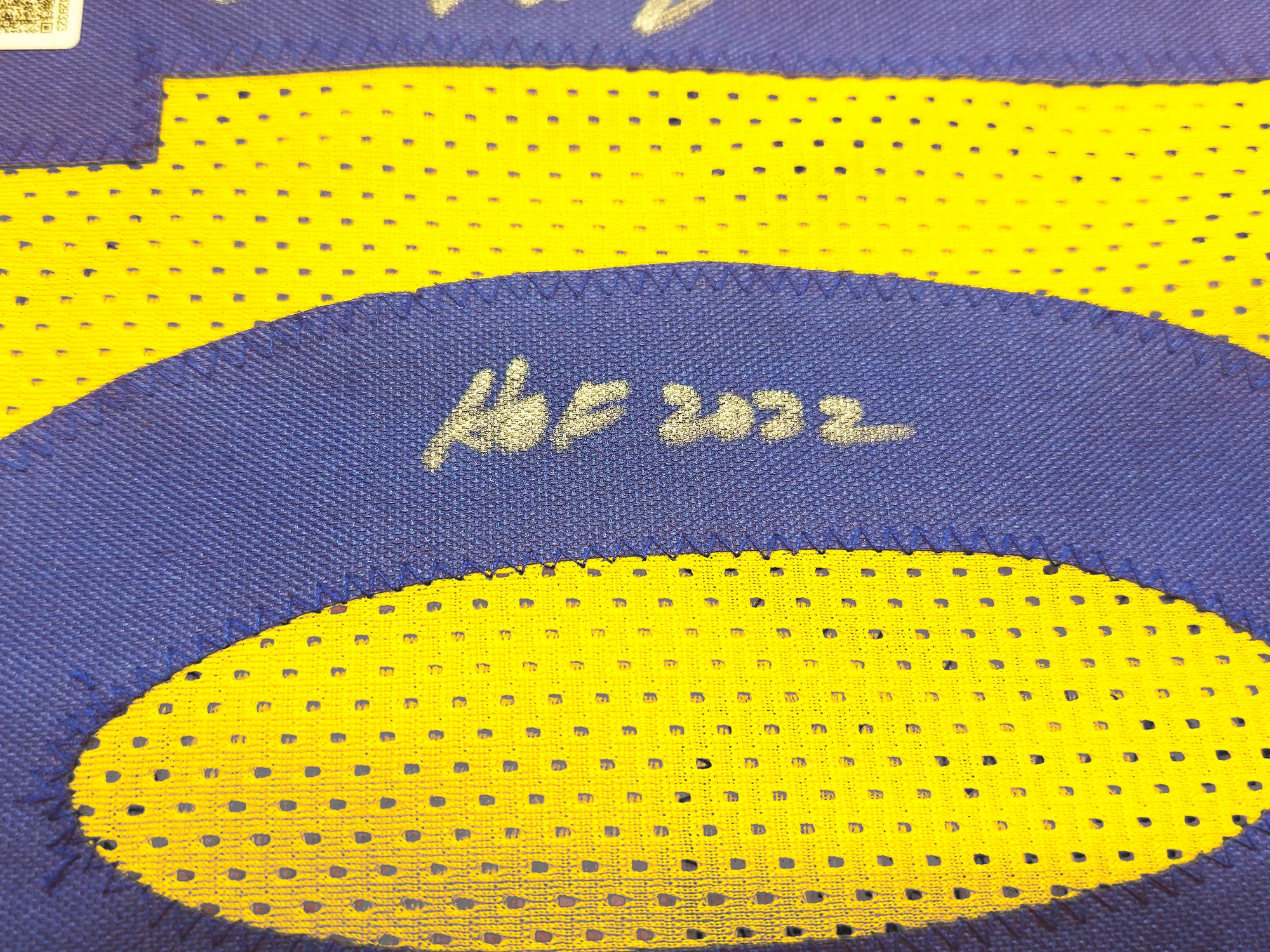 Golden State Warriors Tim Hardaway Autographed Yellow Jersey "HOF 2022" Beckett BAS Witness Stock #232601 - Image 5