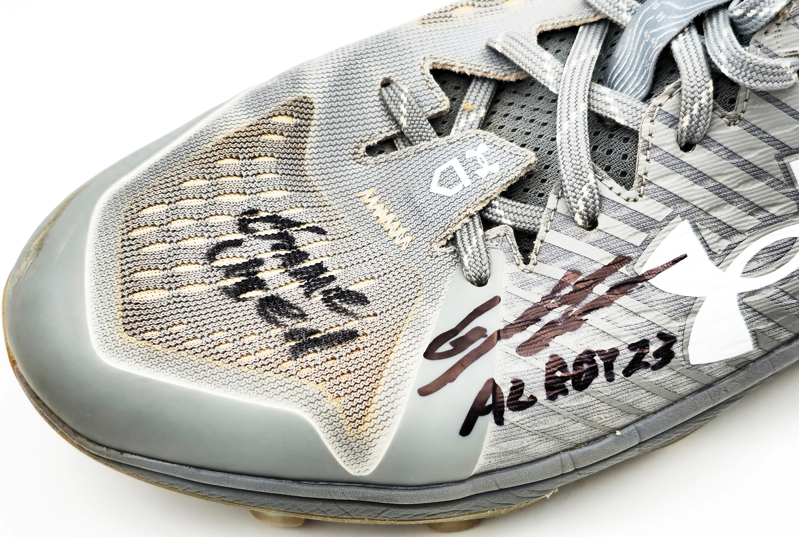Gunnar Henderson Autographed Grey Under Armour Yard MT Game Used Rookie Cleats Baltimore Orioles "AL ROY 23 Game Used" Dual Signed Beckett BAS QR #1W492691 & #1W492692 - Image 3