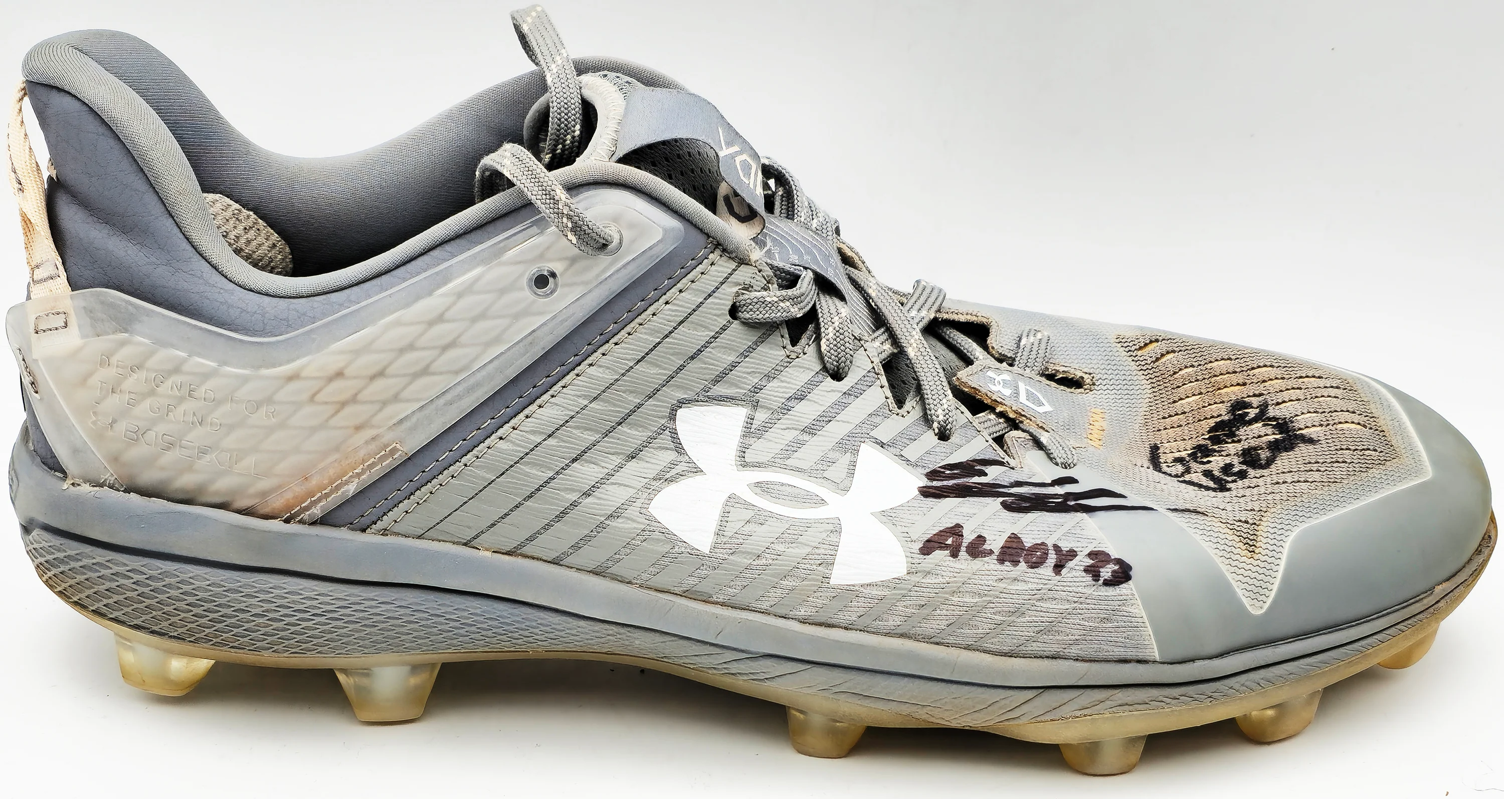 Gunnar Henderson Autographed Grey Under Armour Yard MT Game Used Rookie Cleats Baltimore Orioles "AL ROY 23 Game Used" Dual Signed Beckett BAS QR #1W492691 & #1W492692 - Image 4