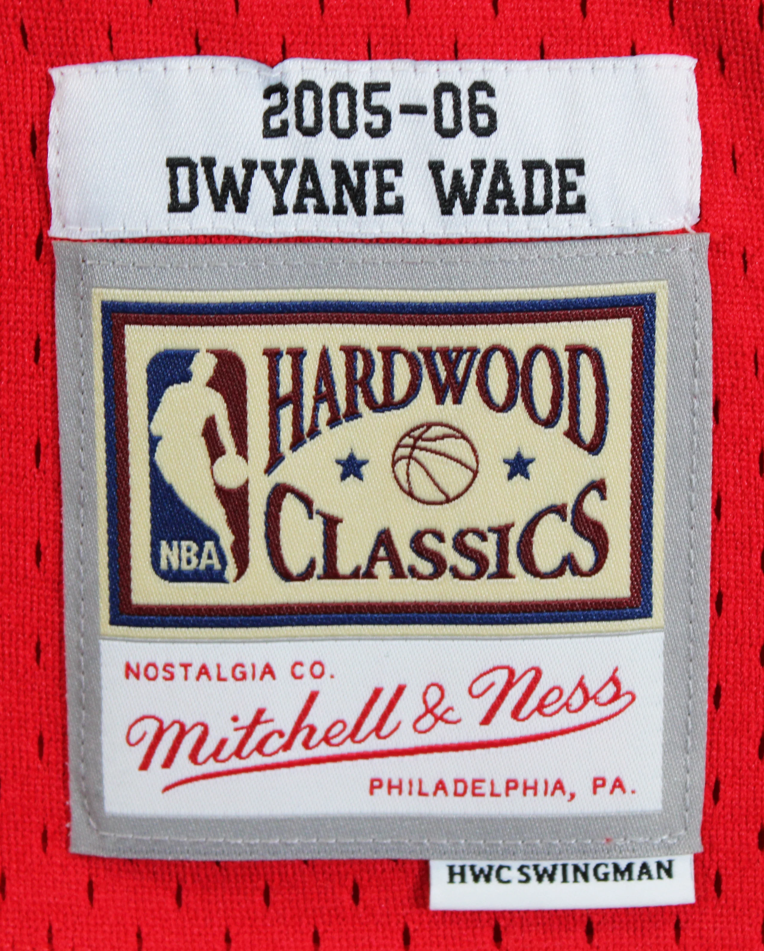 Heat Dwyane Wade Authentic Signed 2005-06 Red M&N HWC Swingman Jersey Fanatics - Image 7