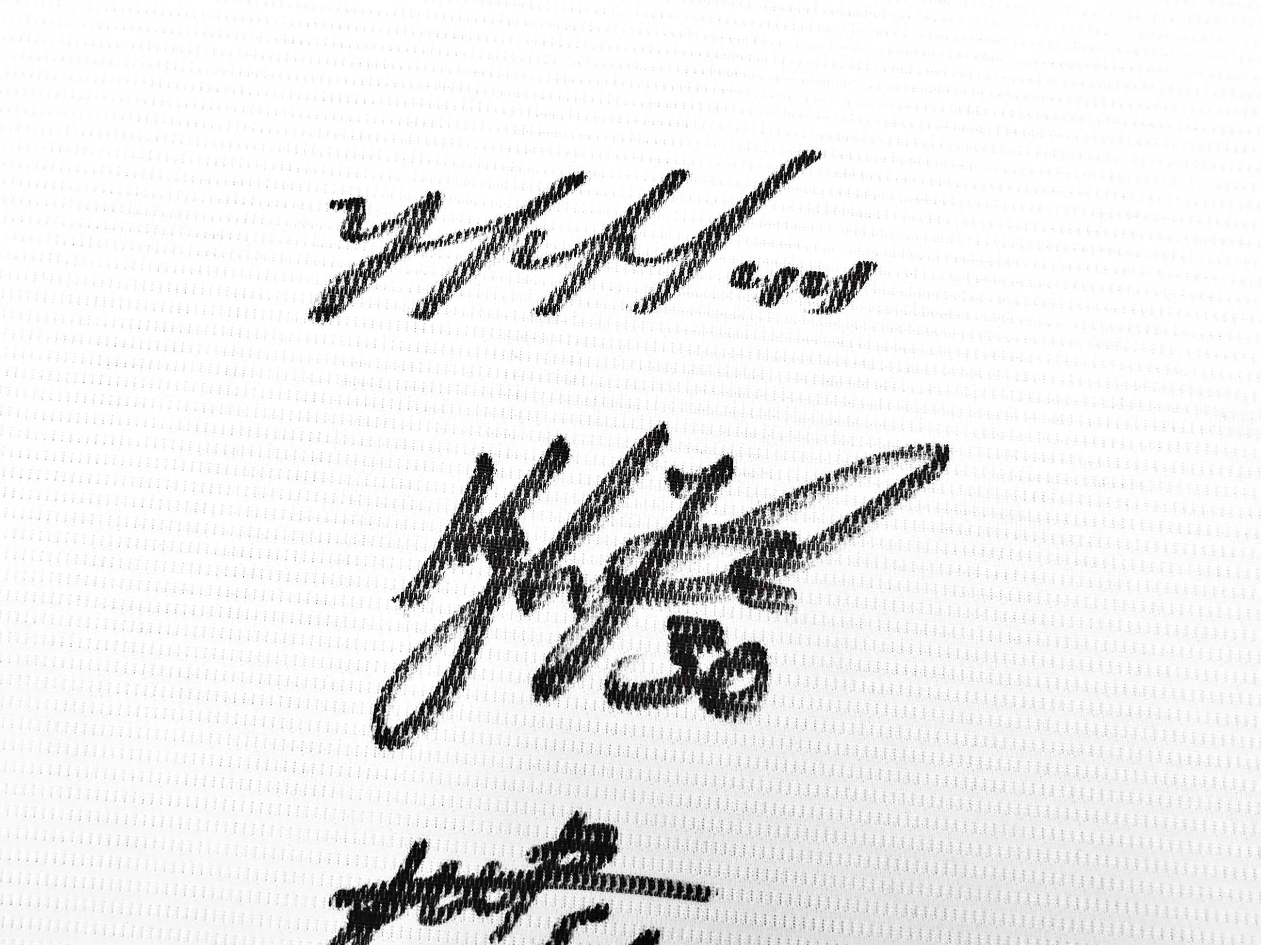 Houston Astros 2022 World Series Champion Autographed White Nike Jersey Size XL With 14 Signatures Including Jose Altuve & Yordan Alvarez Beckett BAS Witness Stock #220889 - Image 3