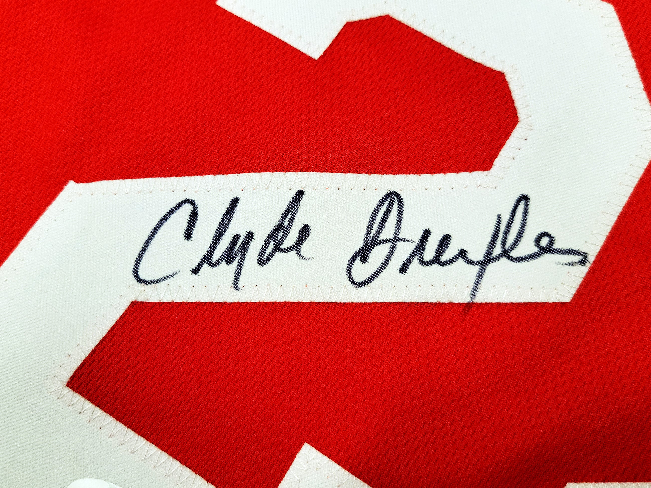 Houston Rockets Clyde Drexler Autographed Red Jersey The Glide JSA Stock #202351 - Image 4